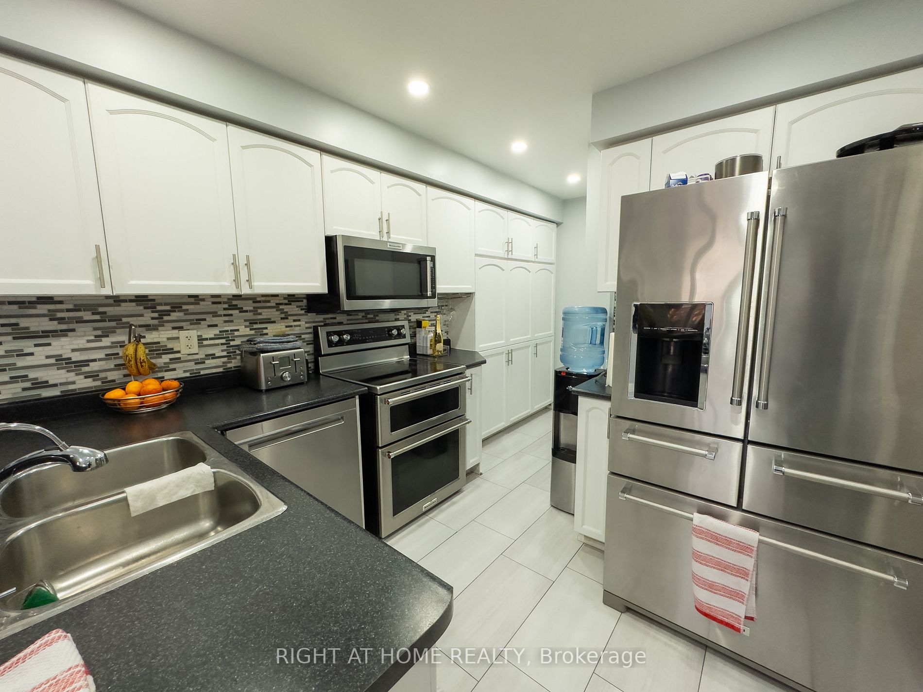 30 Pauline Cres 6