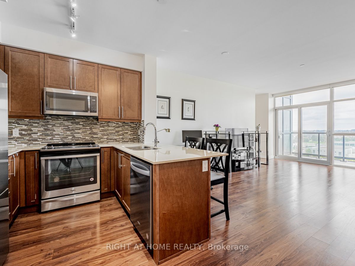65 E Oneida Cres 1010