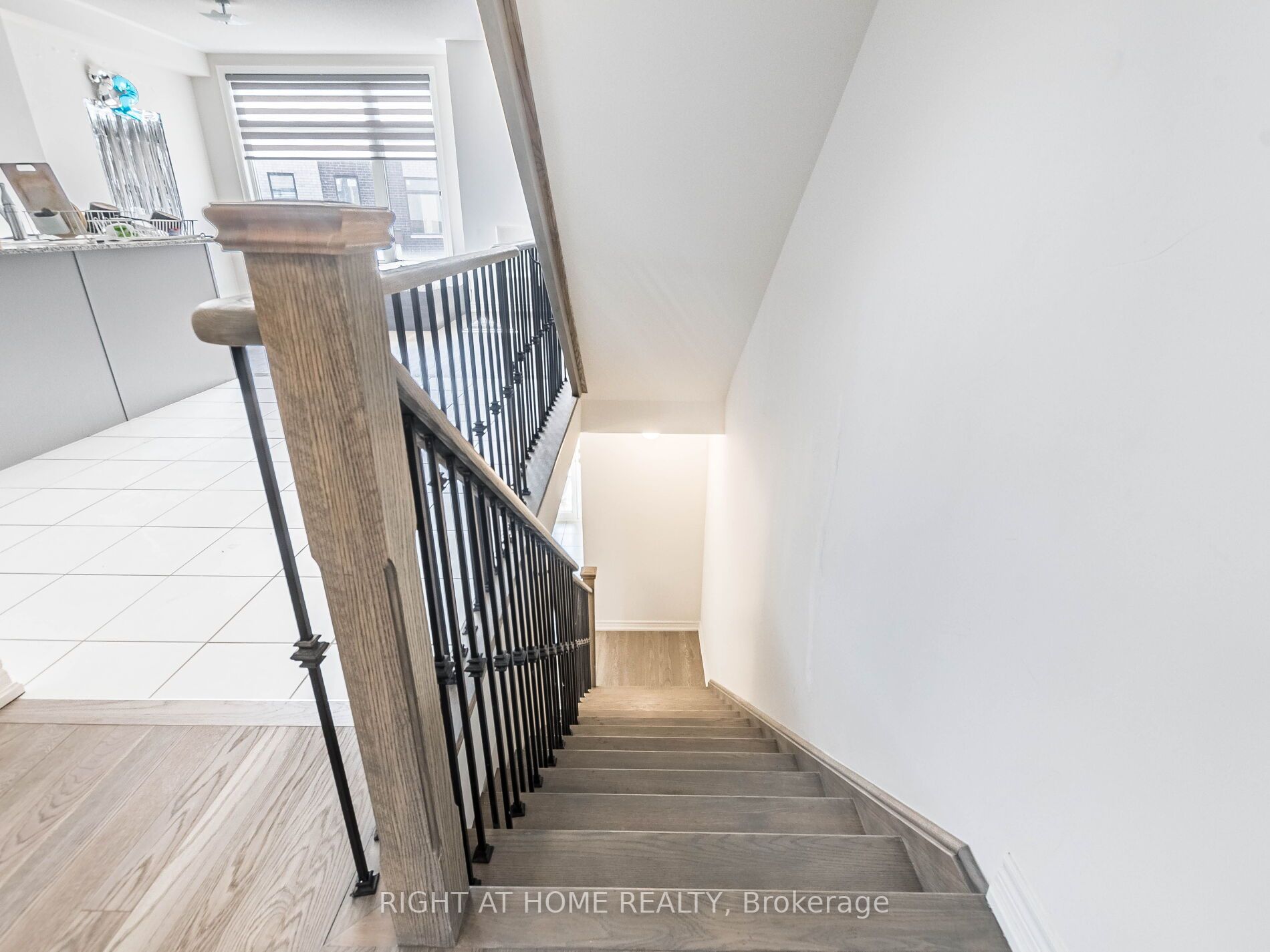 41 Queenpost Dr