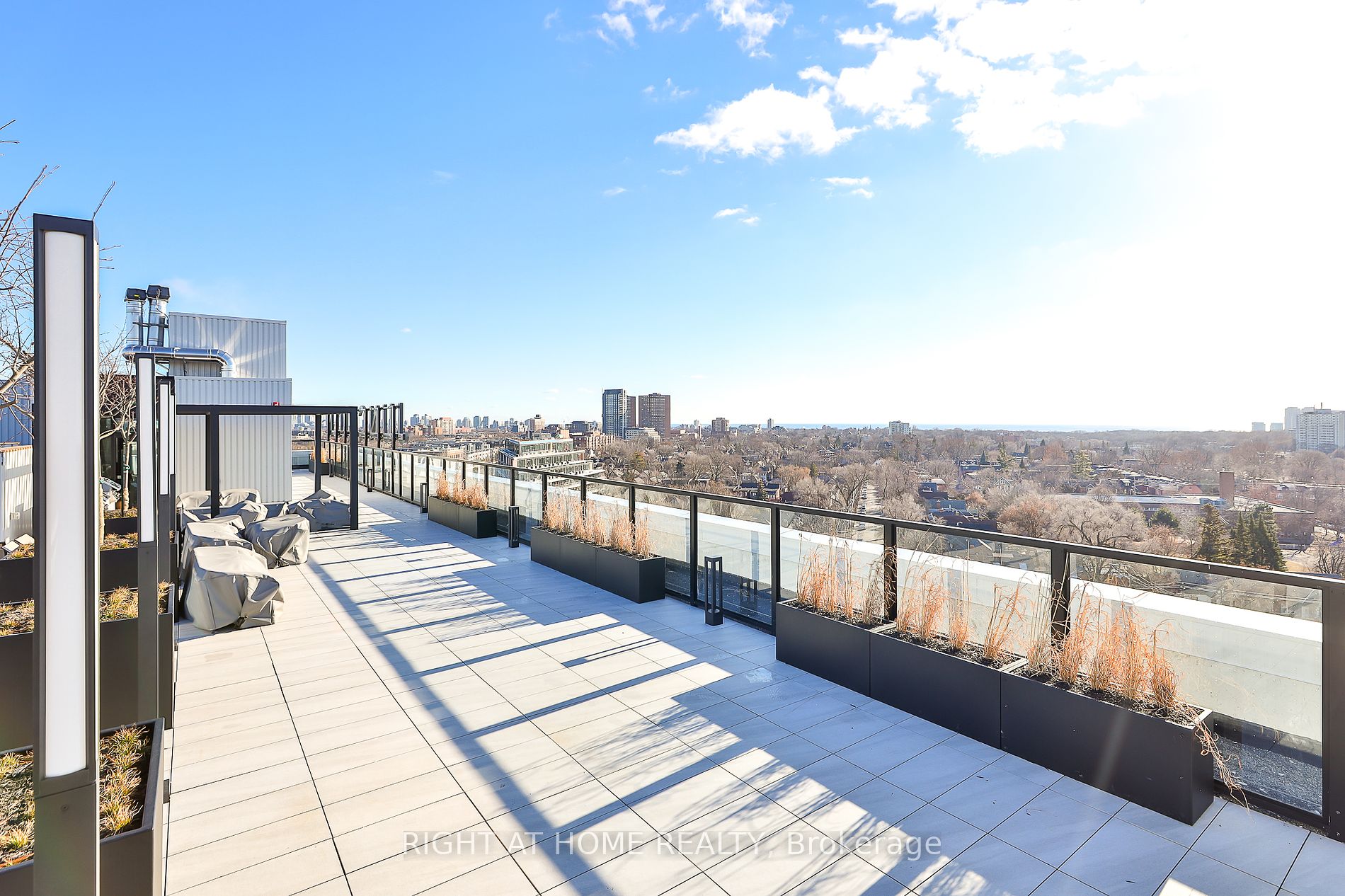 2720 W Dundas St 620