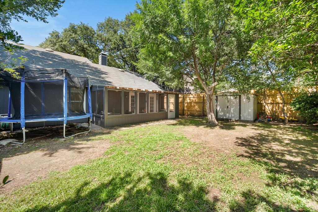 917 W Lovers Lane