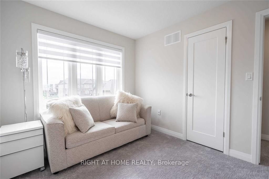 2 Aquarius Cres