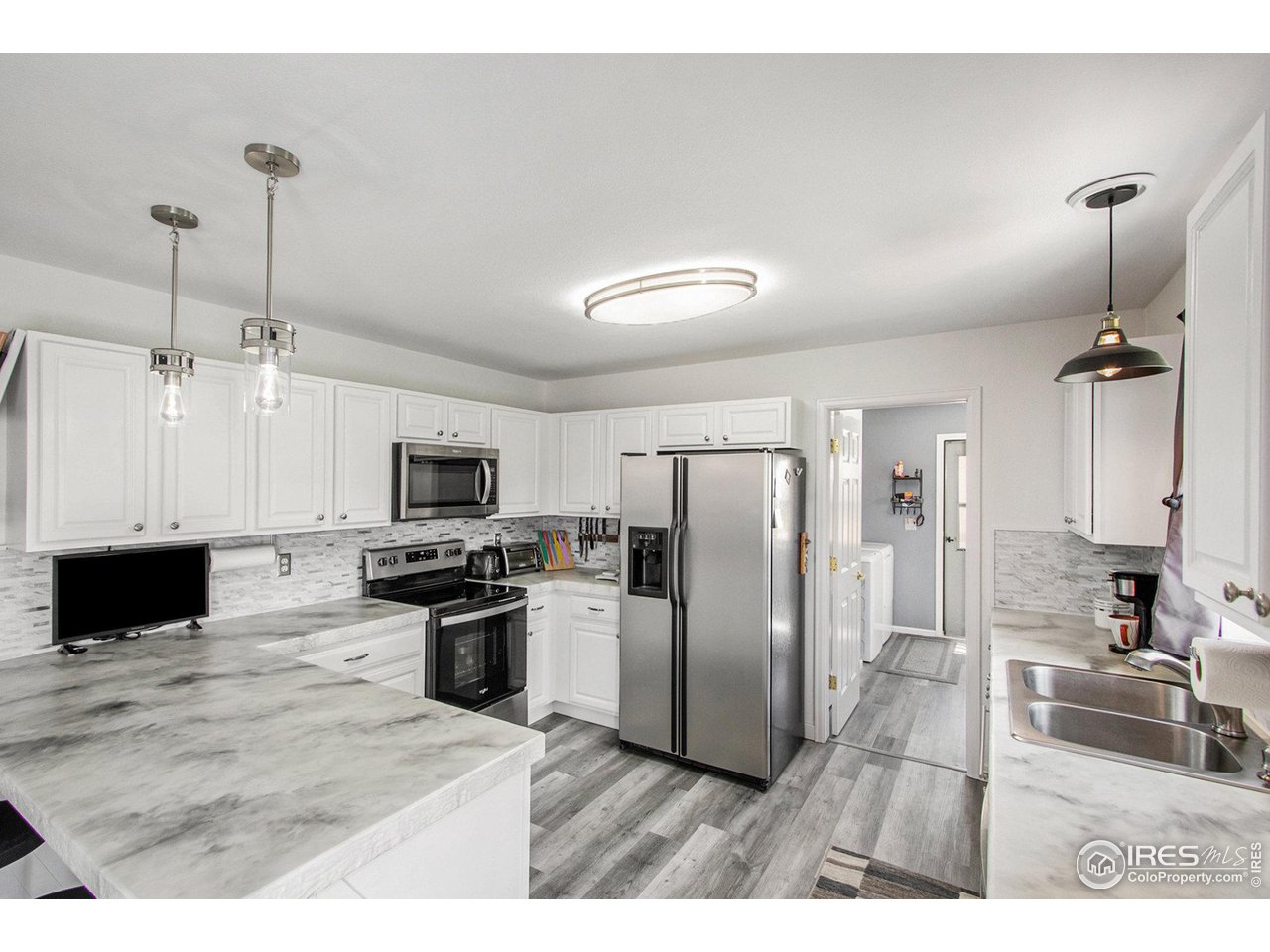 121 Victoria Dr