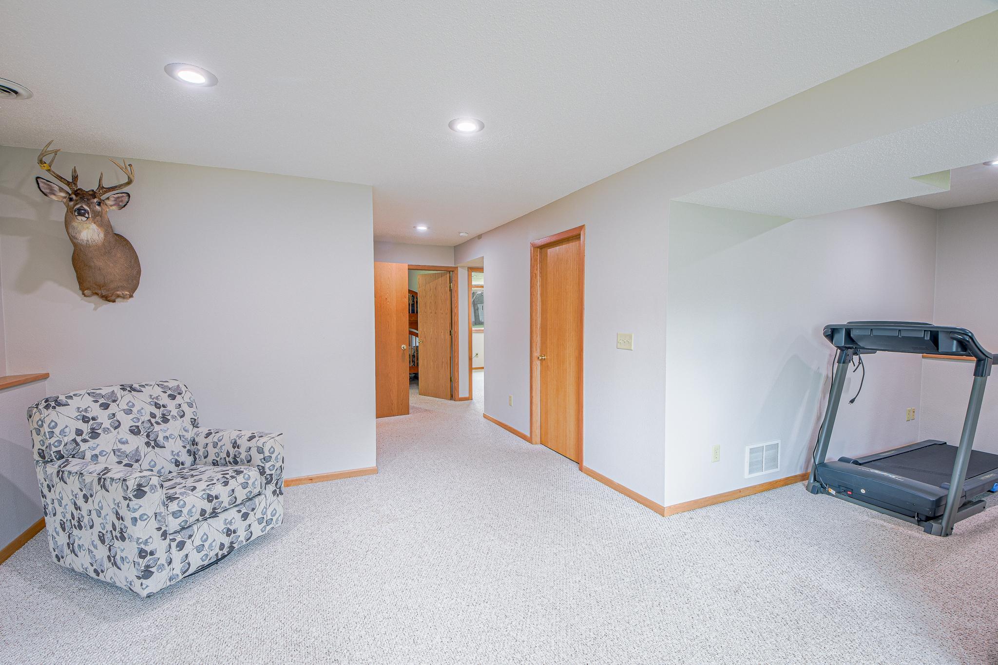 811 Broadway Avenue S
