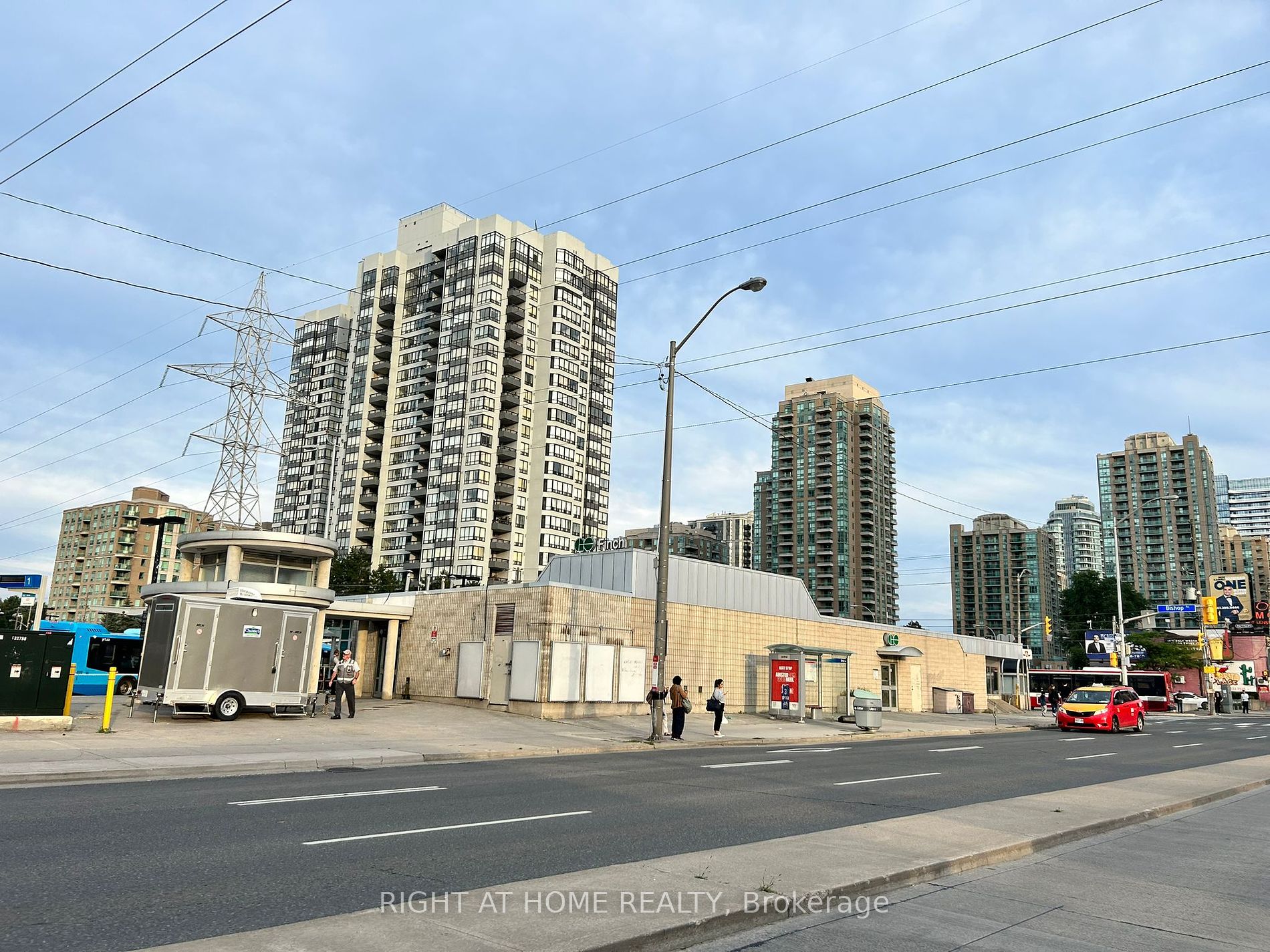 5785 Yonge St 505