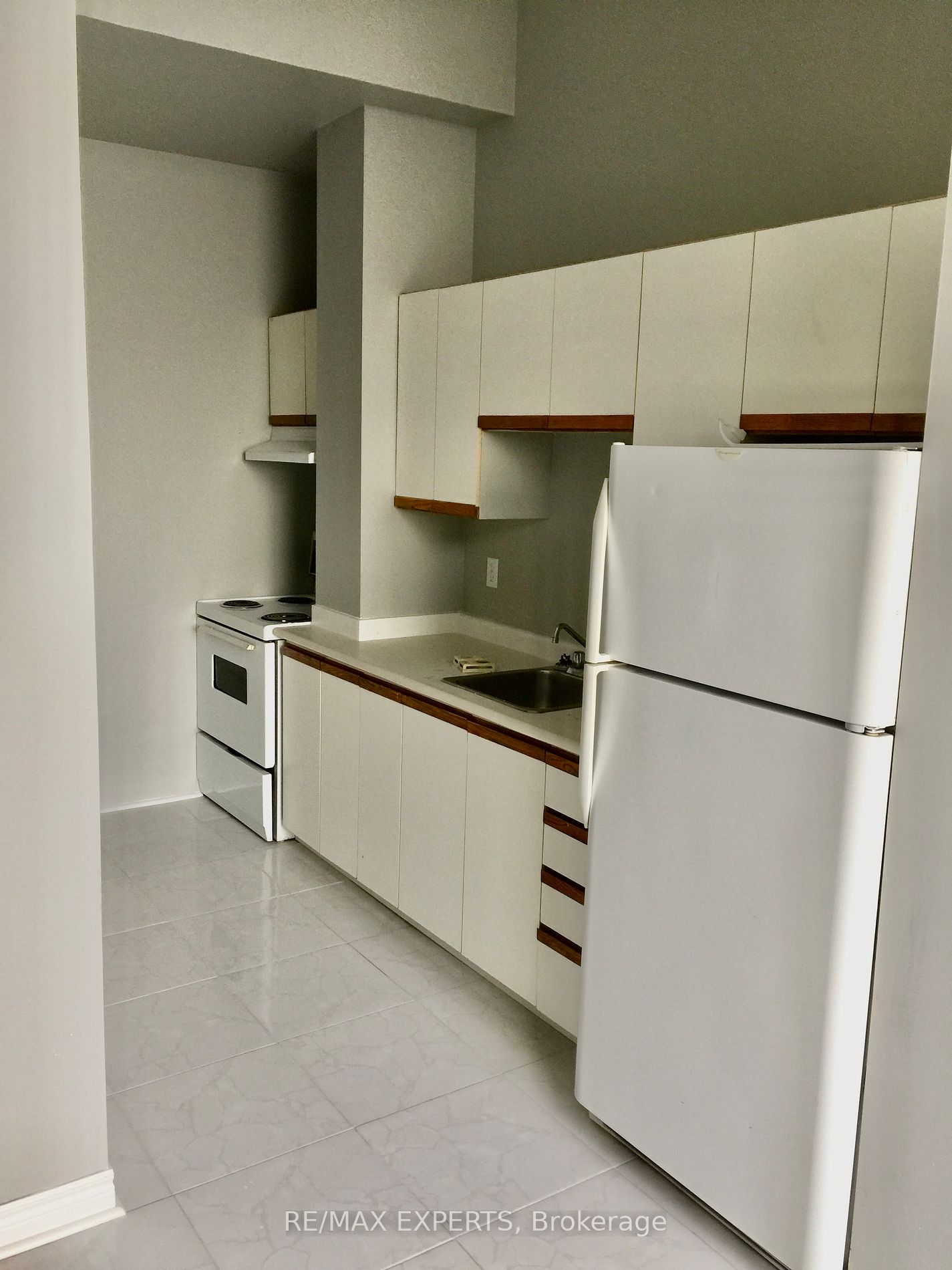 8 S Main St 402