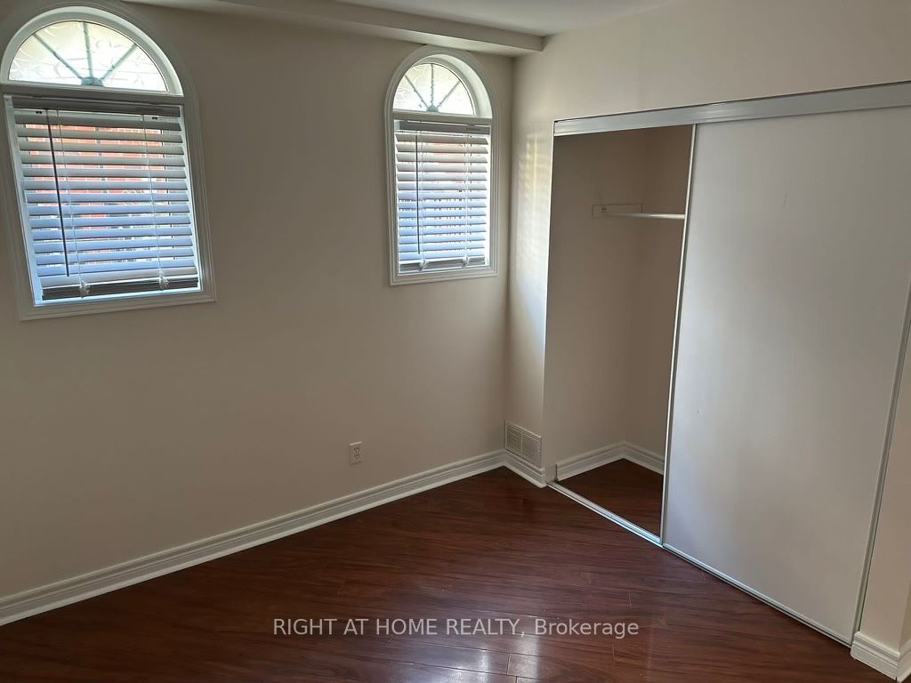 60 Sidney Belsey Cres 103