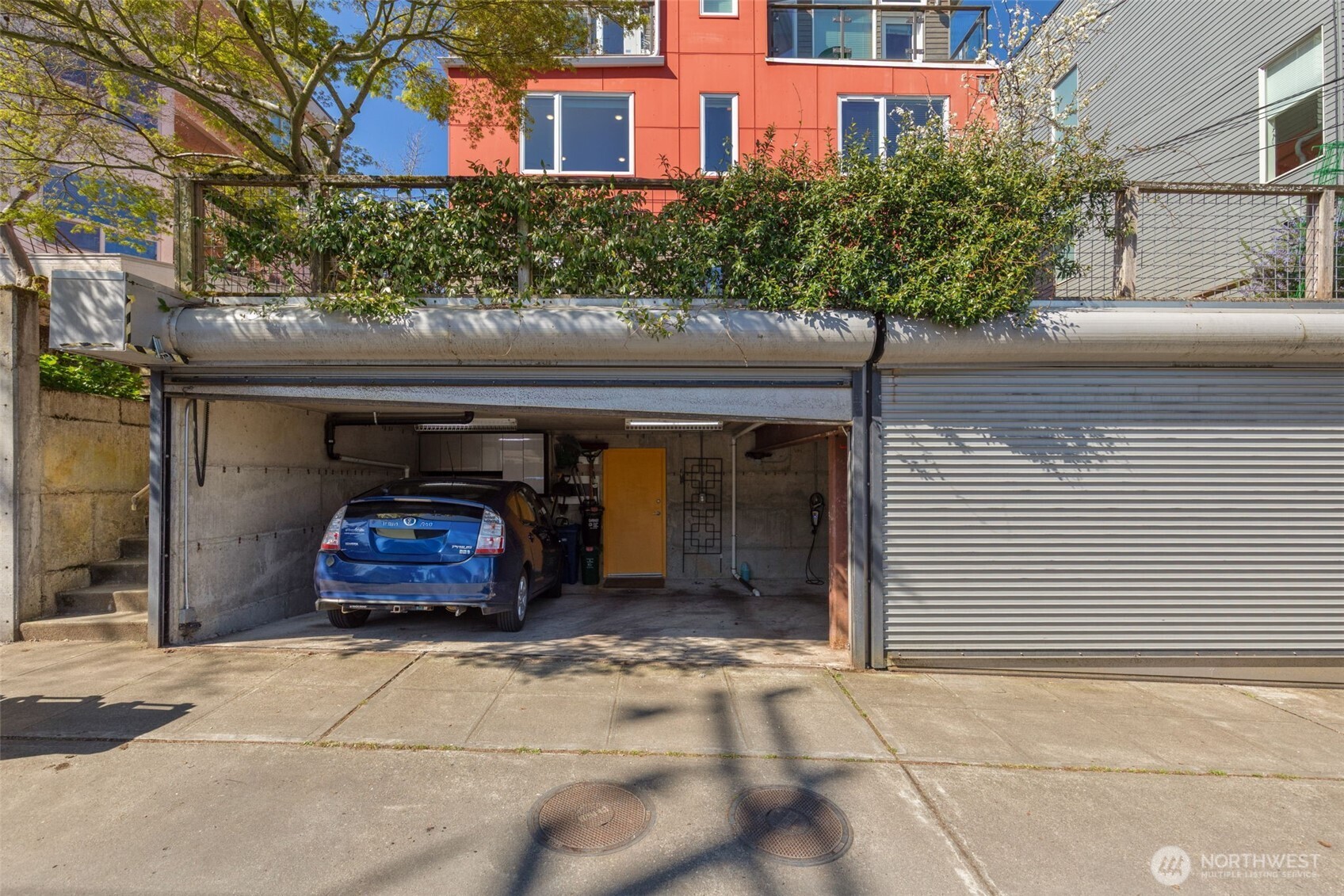 1529 Grandview Place E