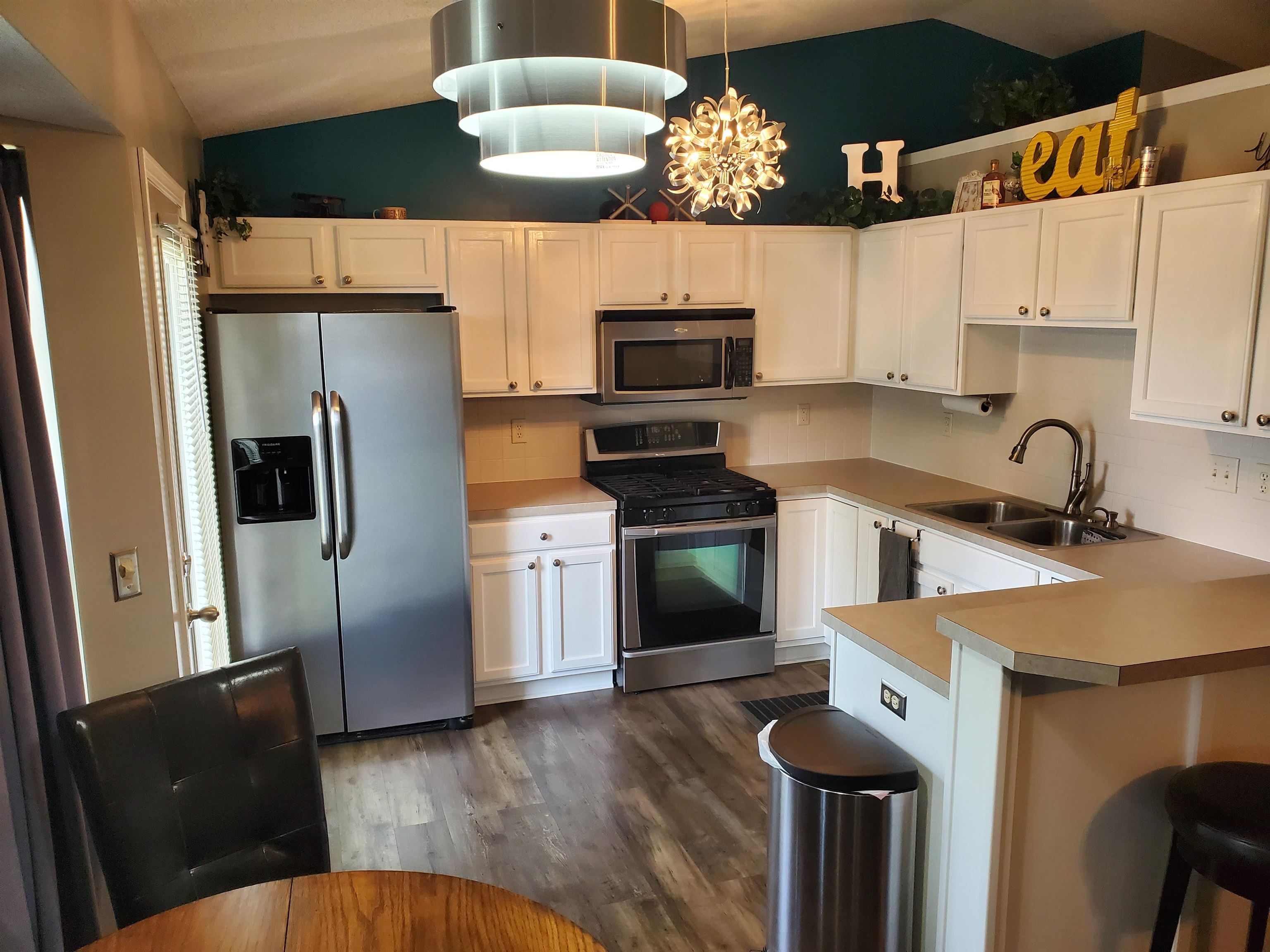 1435 E Berlin