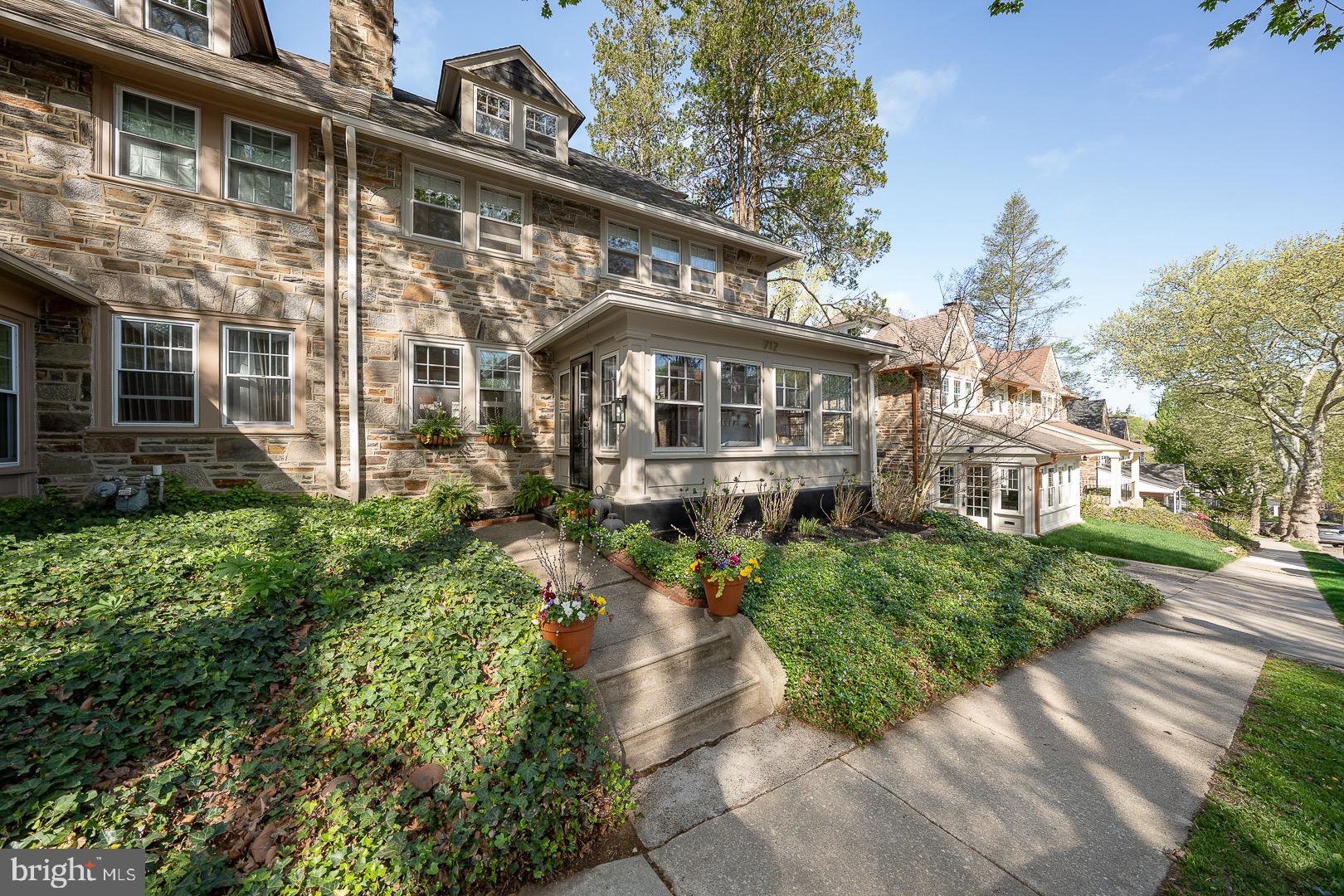 712 Stradone Rd  