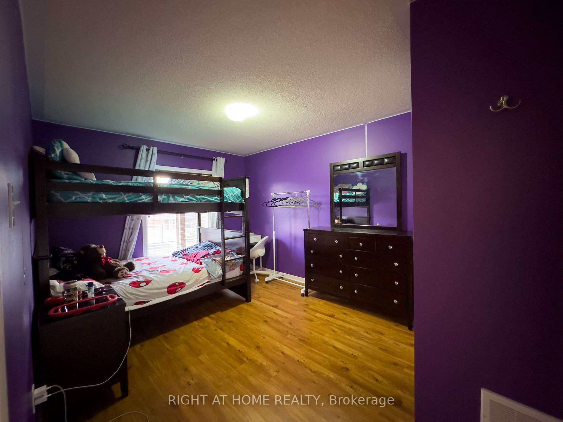 30 Pauline Cres 6
