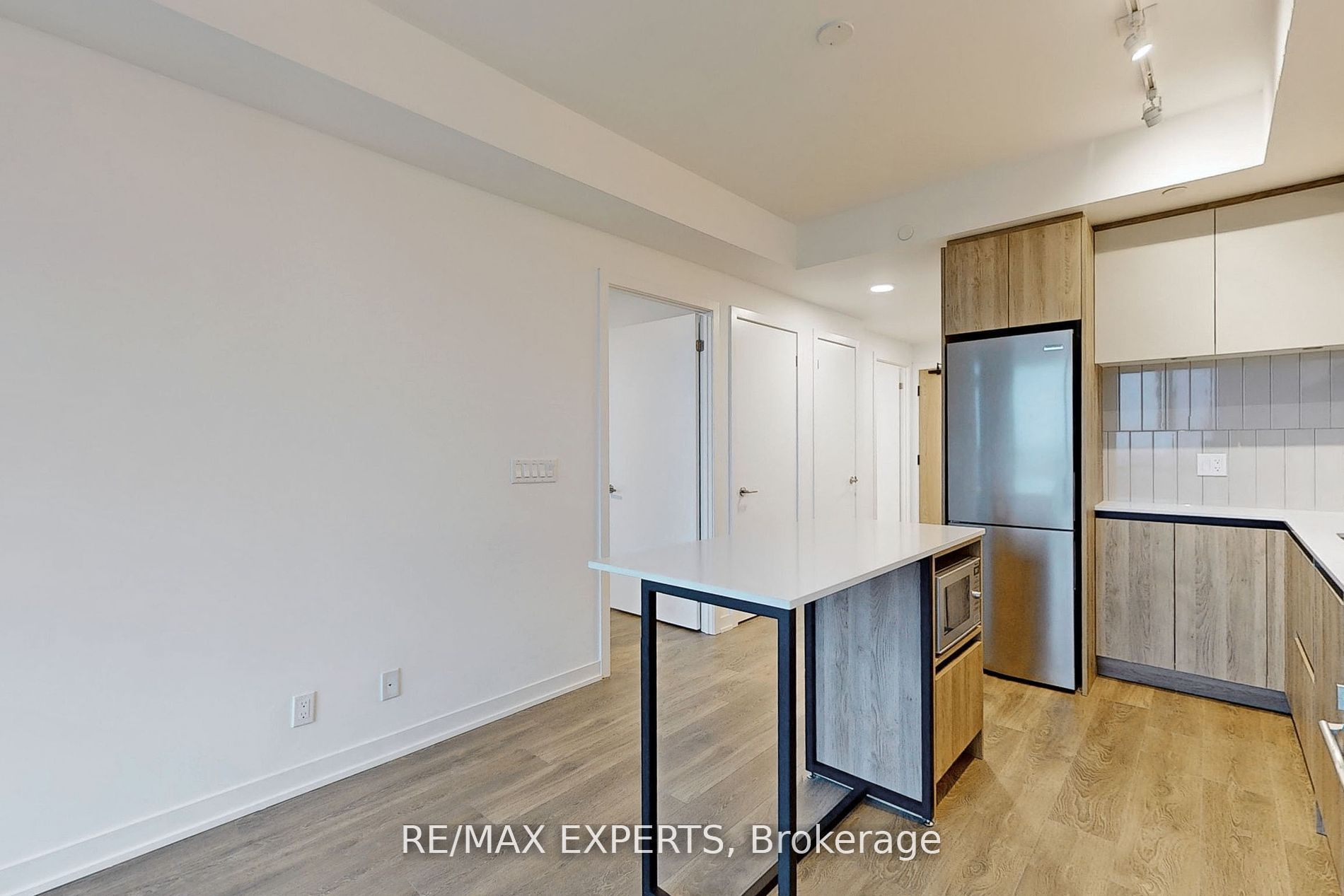 7950 Bathurst St B-808