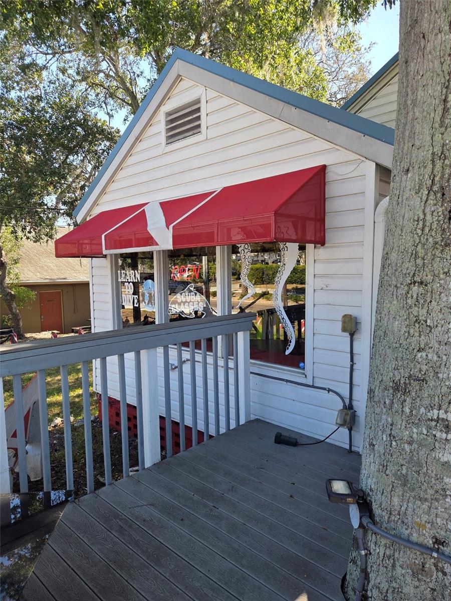 528 E Tarpon Avenue, Tarpon Springs, FL