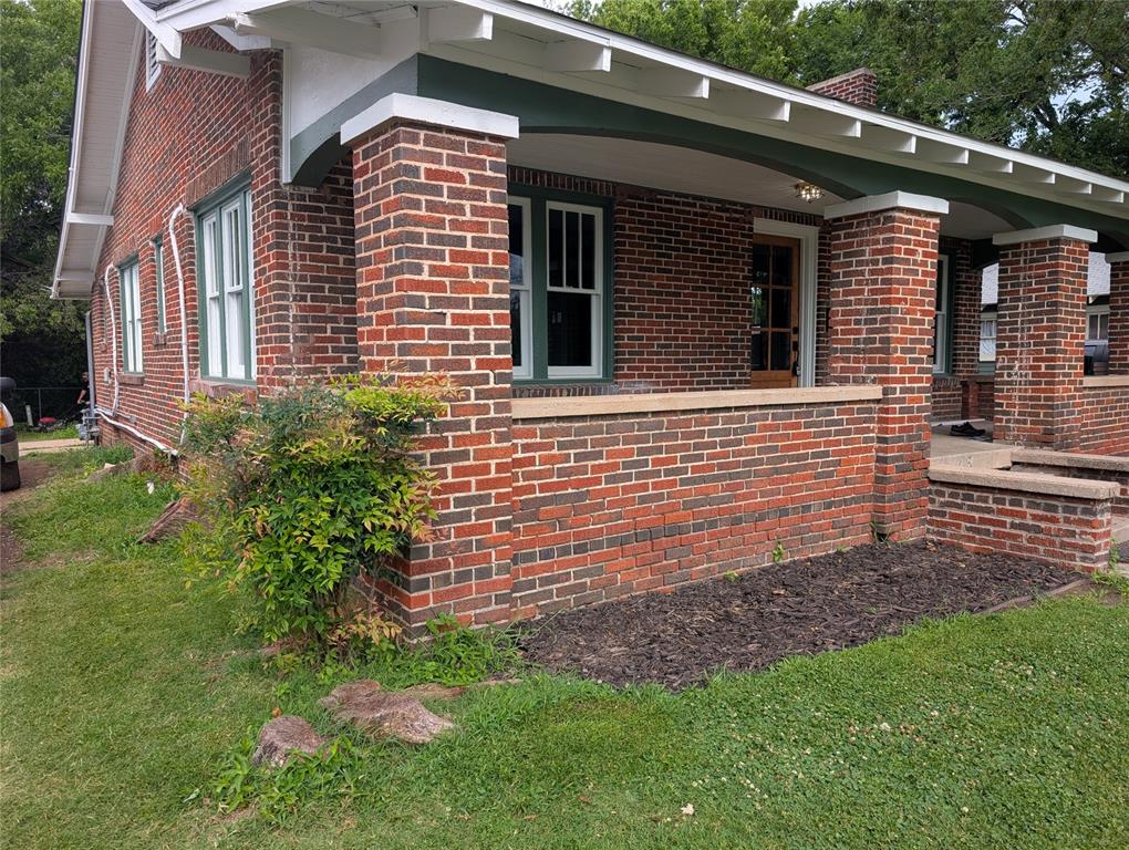 Check out this cute home located just a few blocks off of Main St! Featuring 2 bedrooms, 1 completely updated bathroom, fresh paint throughout, new heat & air units, updated light fixtures and much more. Great location just a short walk from restaurants, parks, shopping and within a mile from campus!