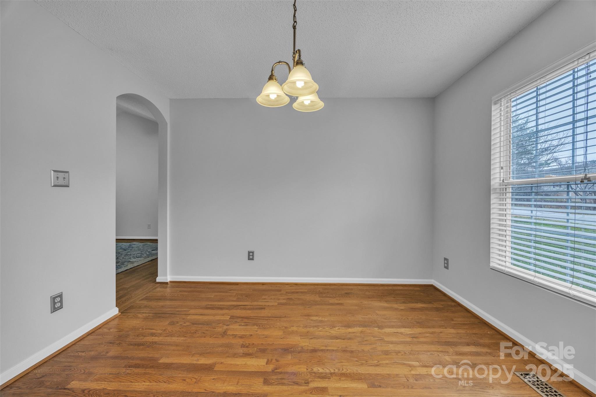 552 Meadowridge Drive