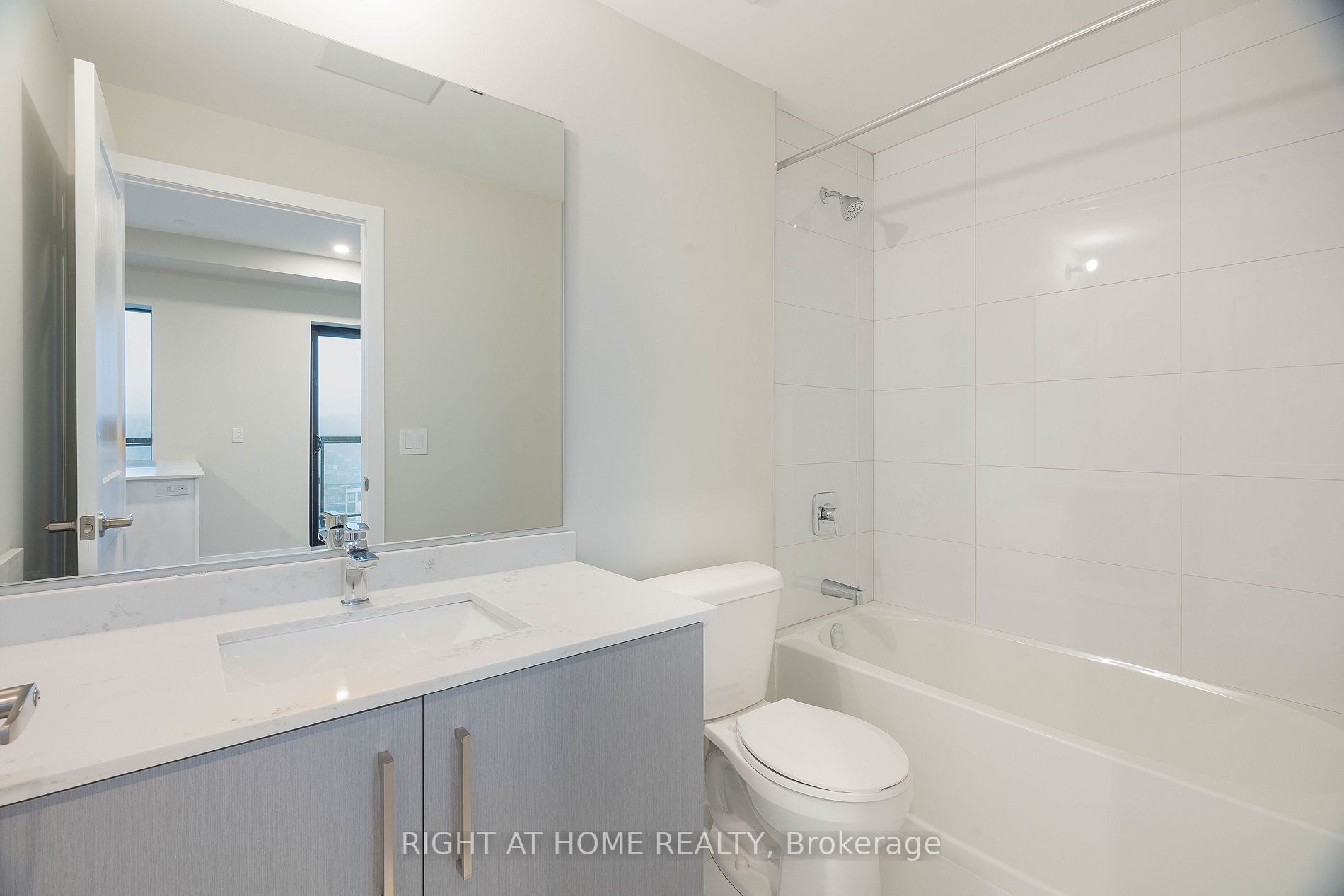 15 S Queen St 2214