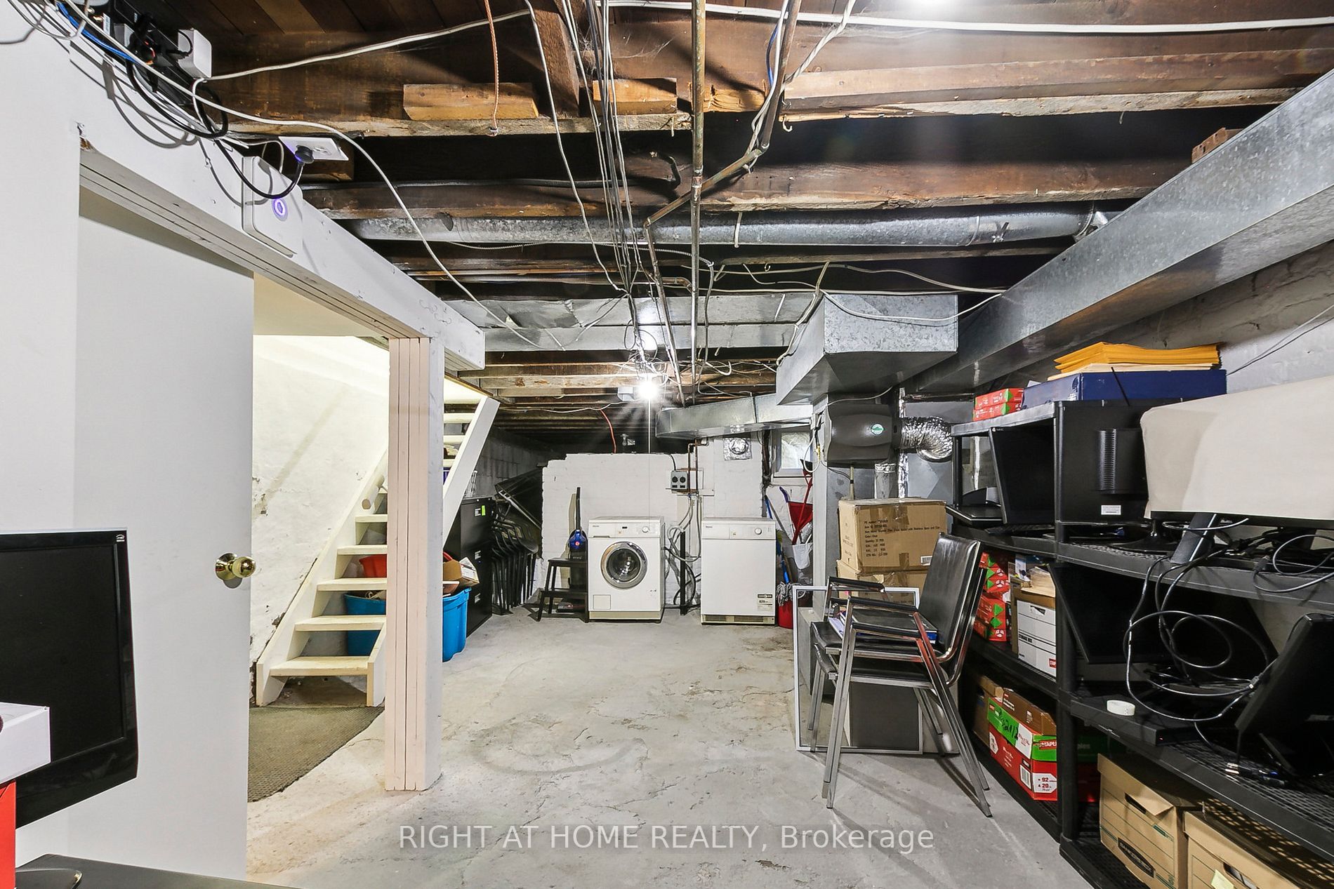 1055 Woodbine Ave