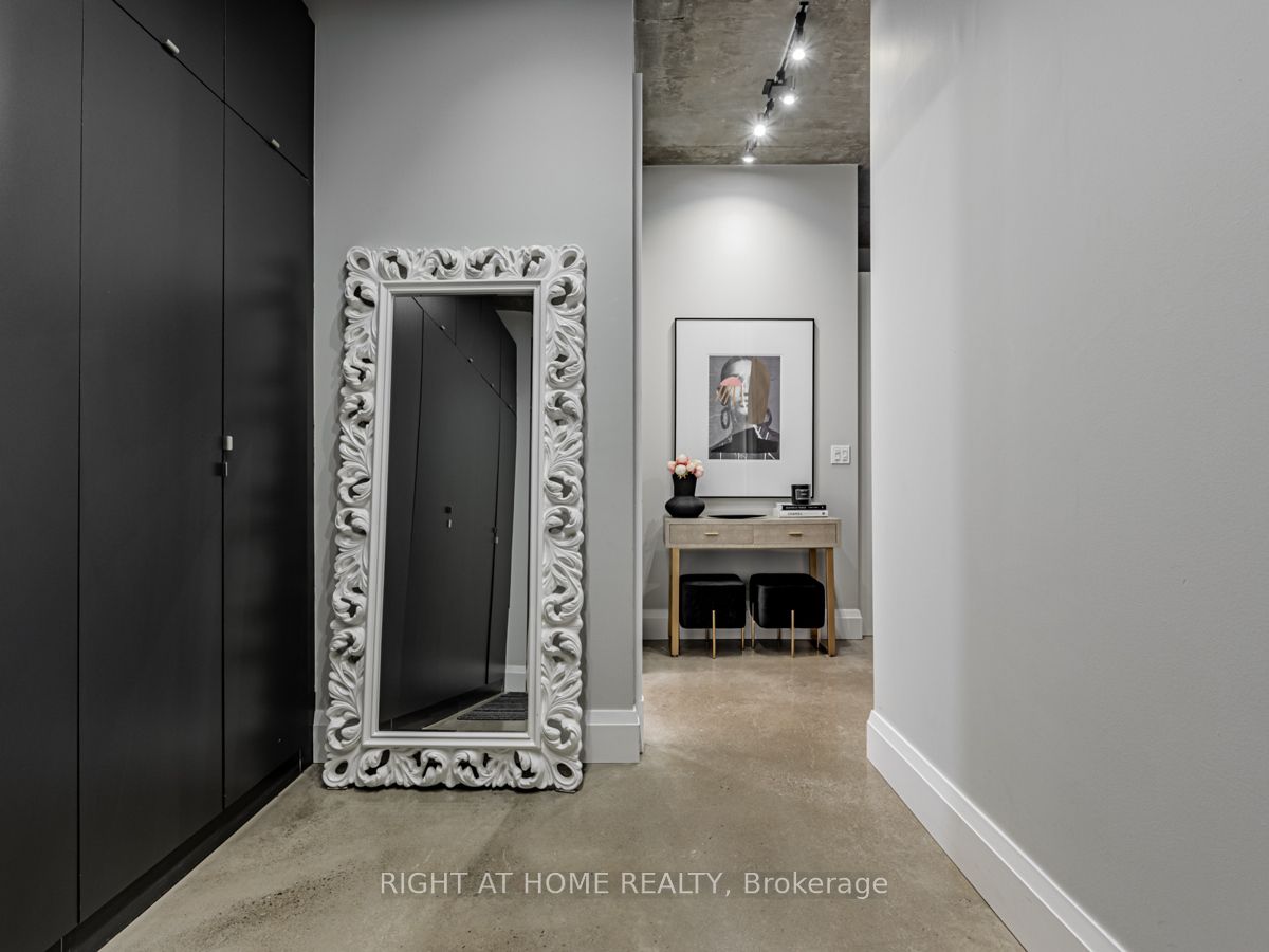 23 Brant St 704