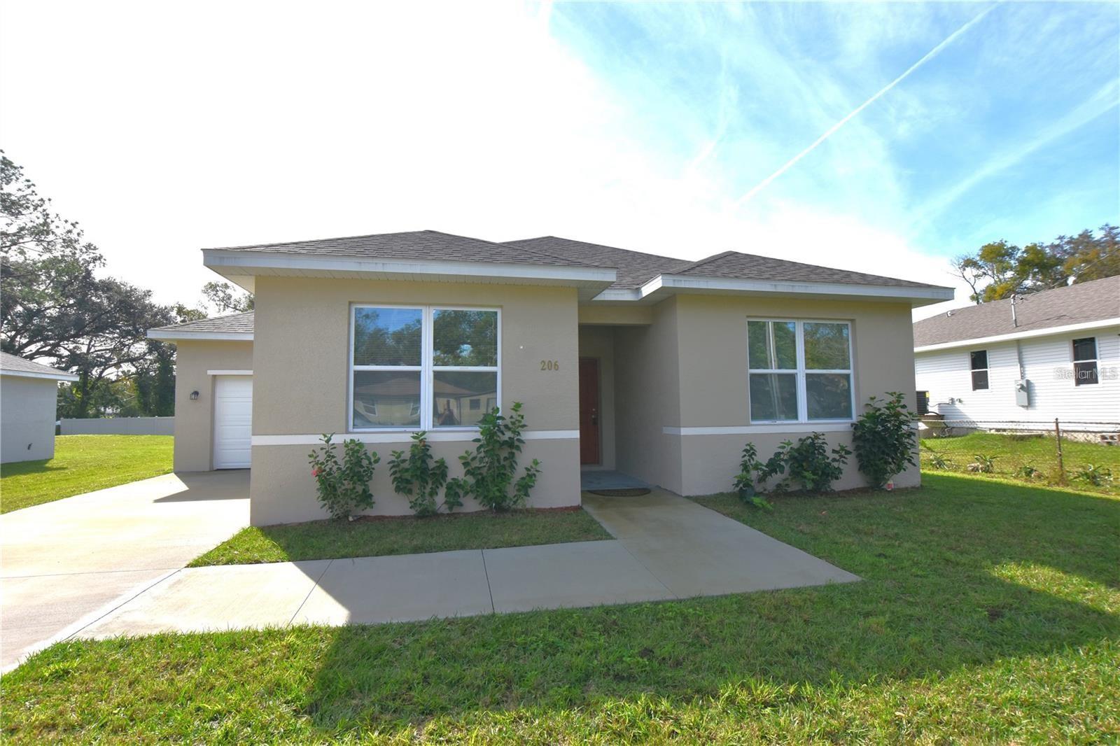 206 W Crescent Drive