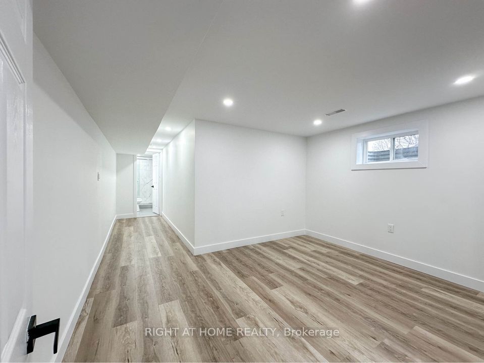 1 Roslyn Rd