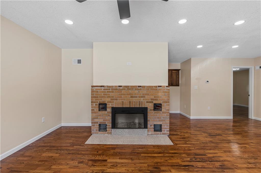 115 W Walnut Street