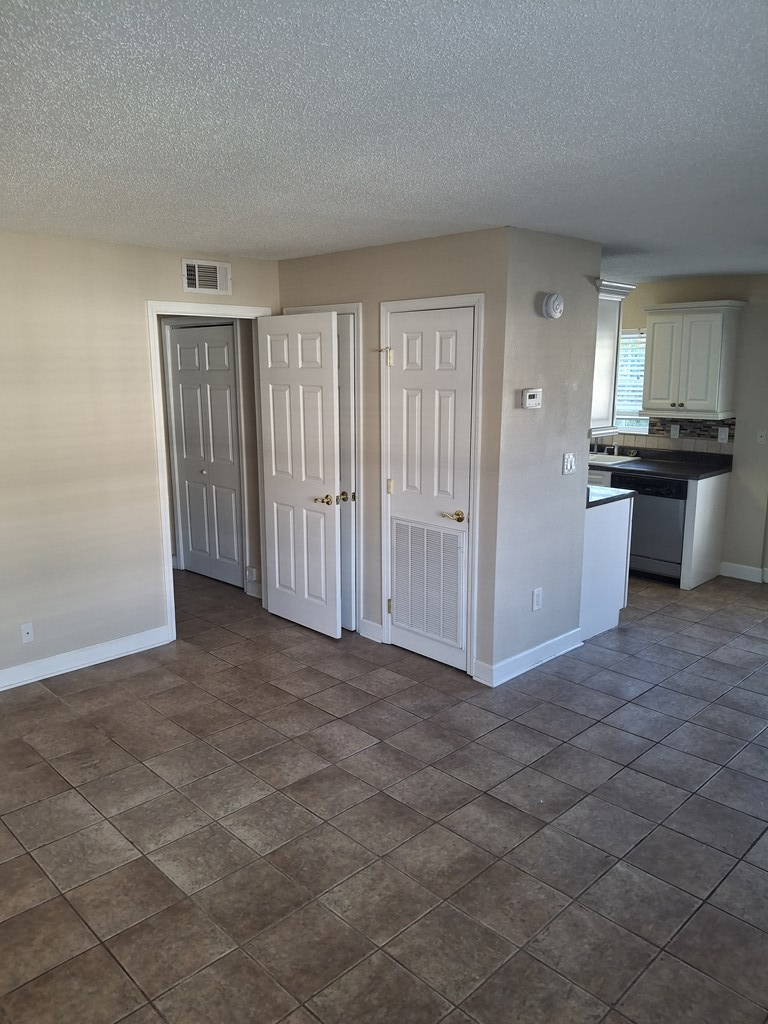 180 1802 West Jackson Avenue