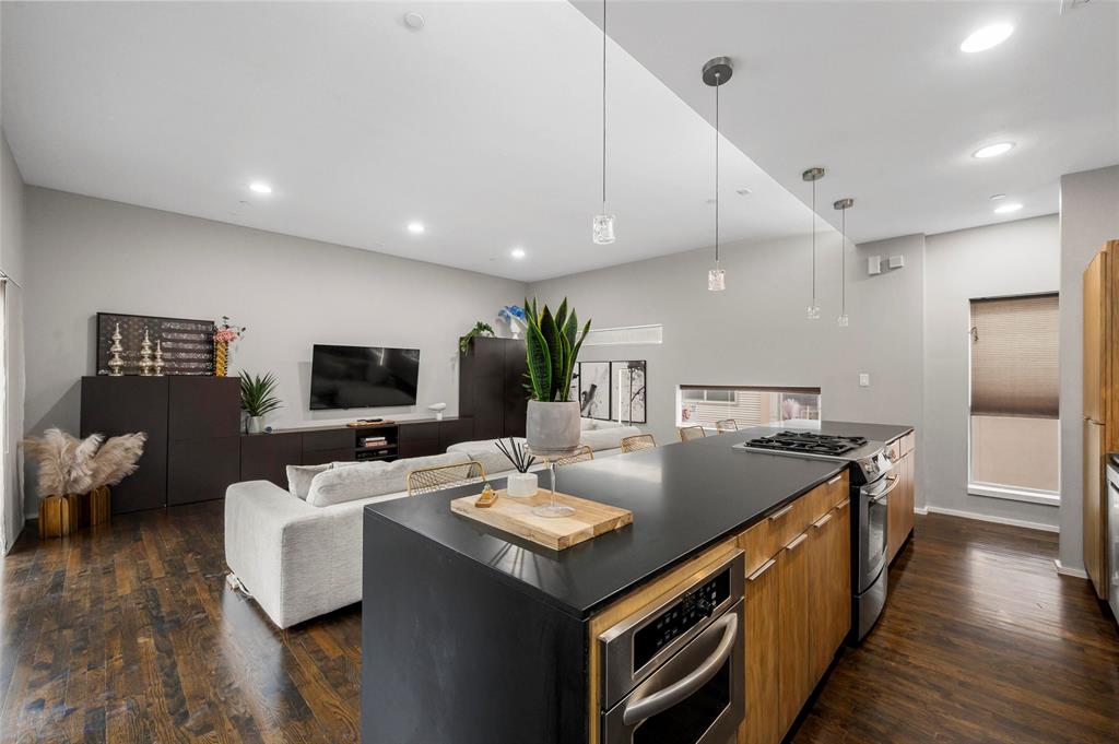 5205 Capitol Avenue 9