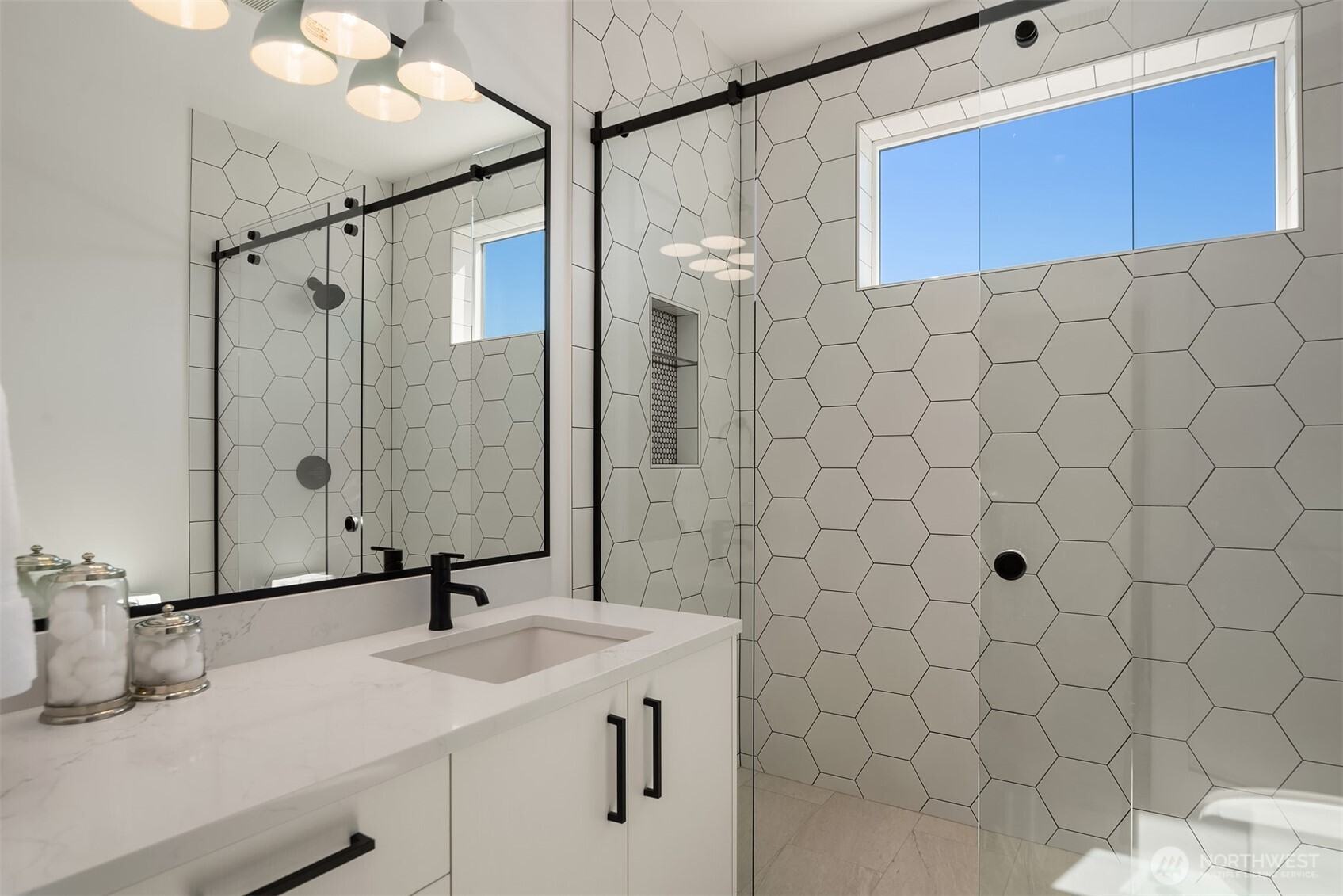 En-suite bathroom 3