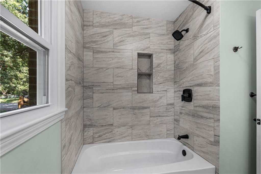 115 W Walnut Street