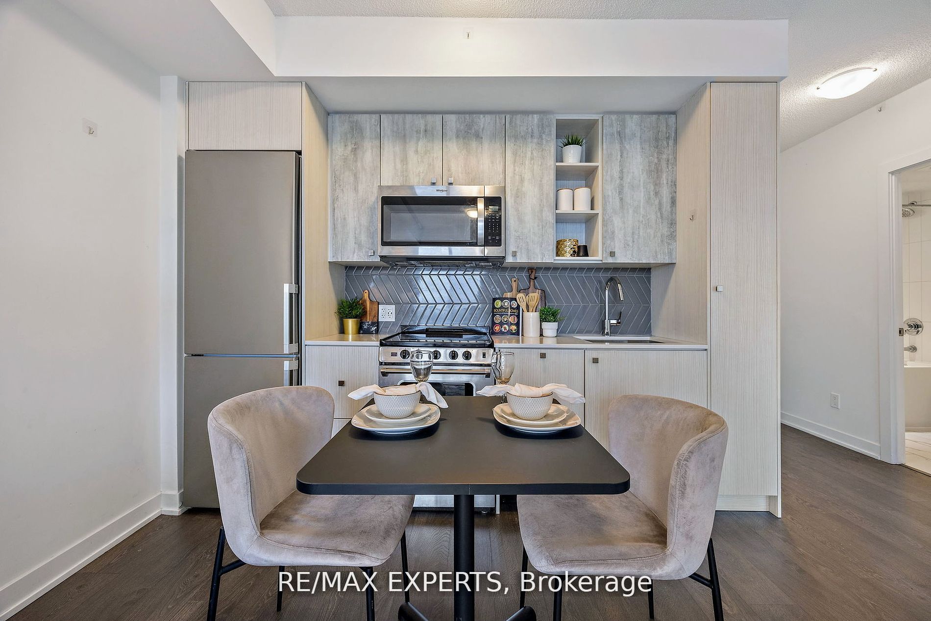 251 S Manitoba St 1007