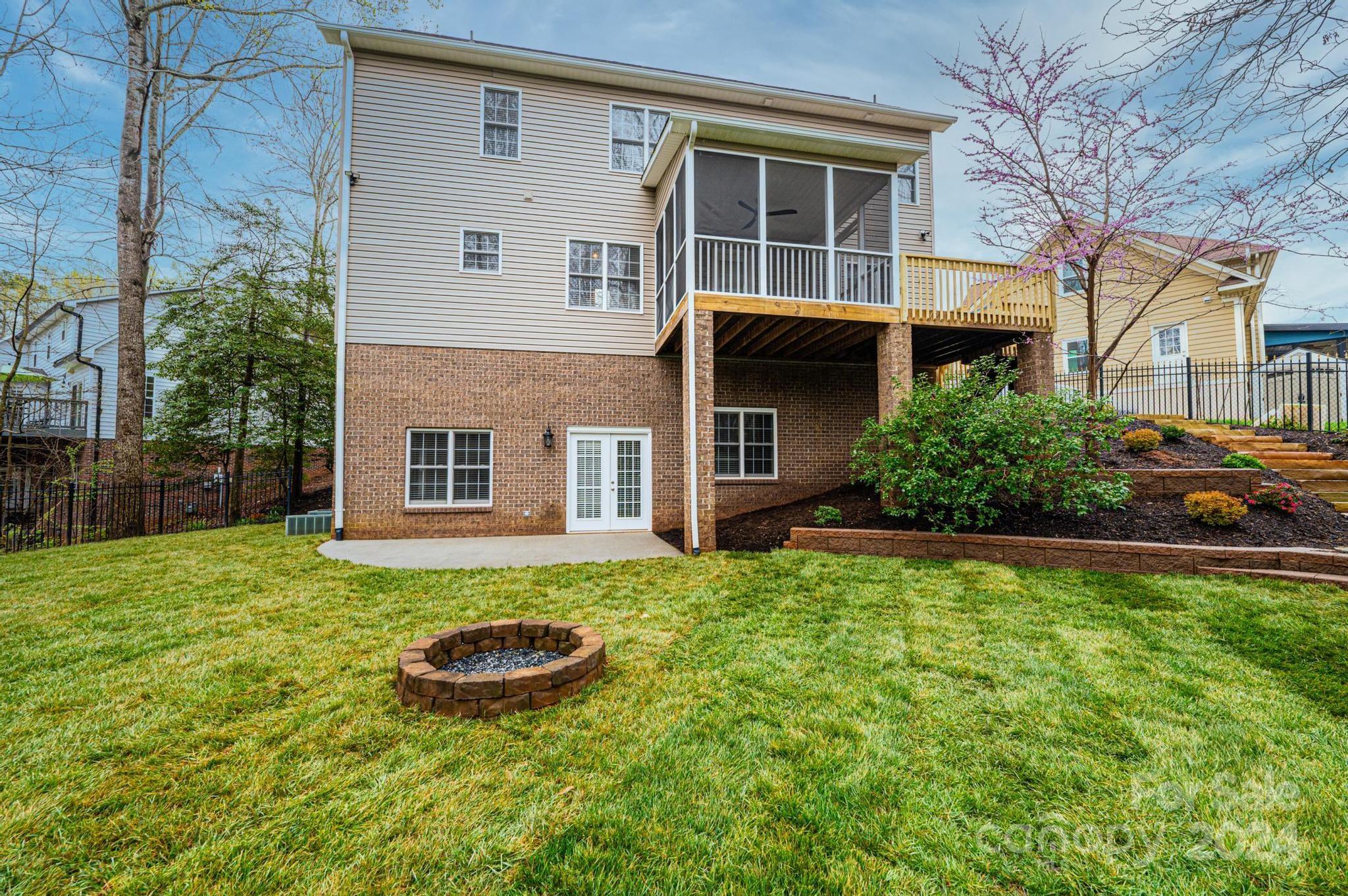 1021 38th Avenue NE 30