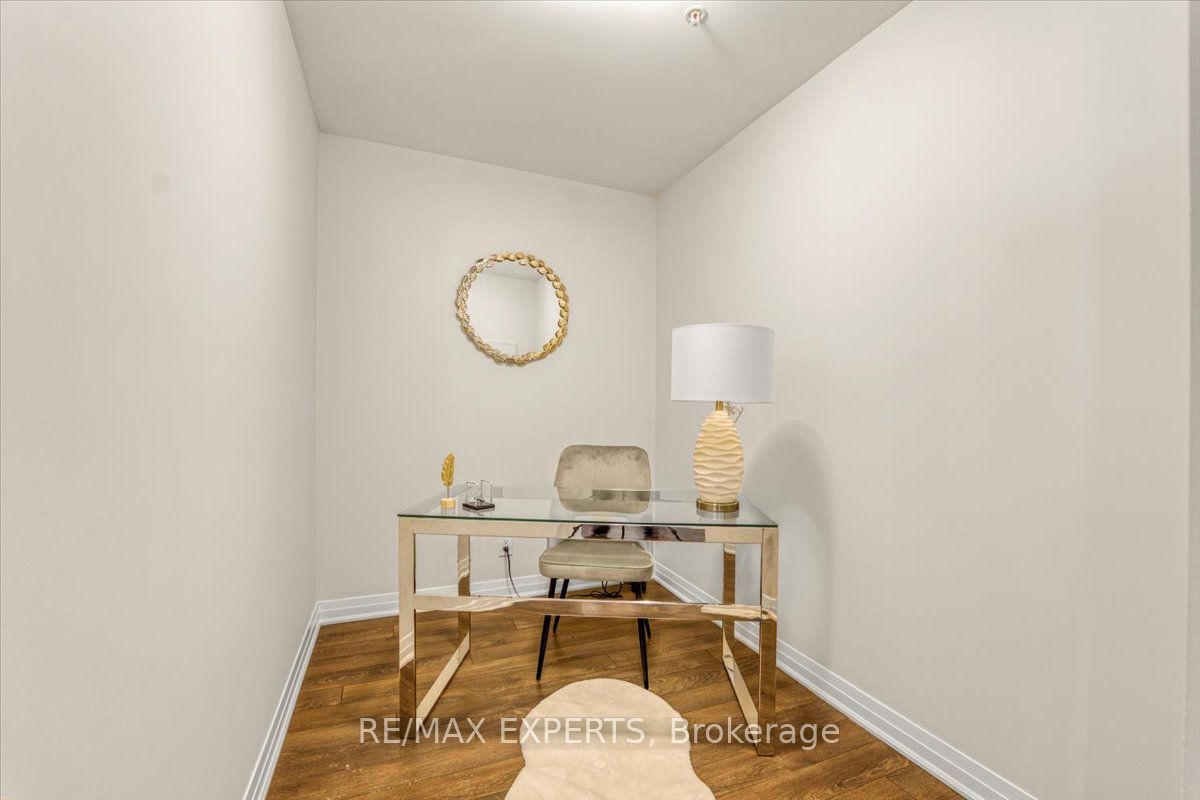 1105 E Leger Way 527