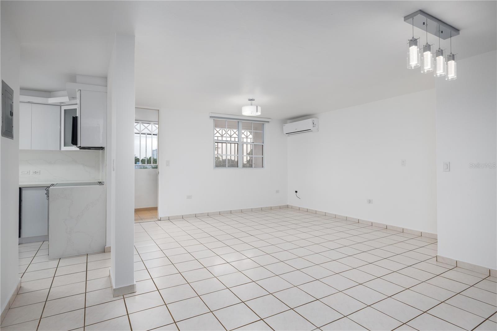 650 Calle Ceciliana 704