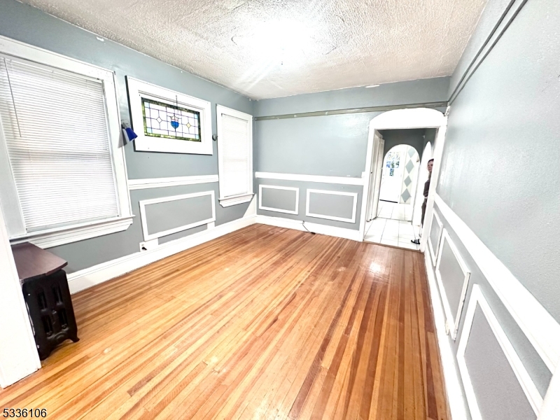 552 Bayway Ave