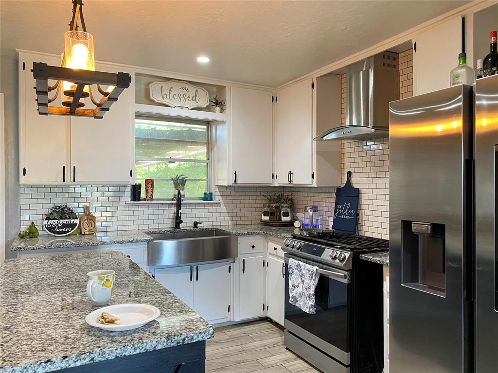 This 3BR - 1Ba brick home in Hillcrest sits on a beautiful corner lot, with covered parking and a detached finished side-guest house which is not included in the square footage. This room can be easily converted, adding a lot of square footage and an additional room. Covered parking enough for 1-2 cars keeps you dry. The home has a brand new roof in 2025 and has been well taken care of by a tenant. Beautiful hardwood floors and nice accent touches throughout, this home is ready to move in or rent out as is.

Home is currently occupied, please use showing time to schedule or contact the listing agent to view.

Buyer to verify all details as the seller never lived in the home and it has been well taken care of by a tenant for years.

Listing agent (207757) is related to the seller.