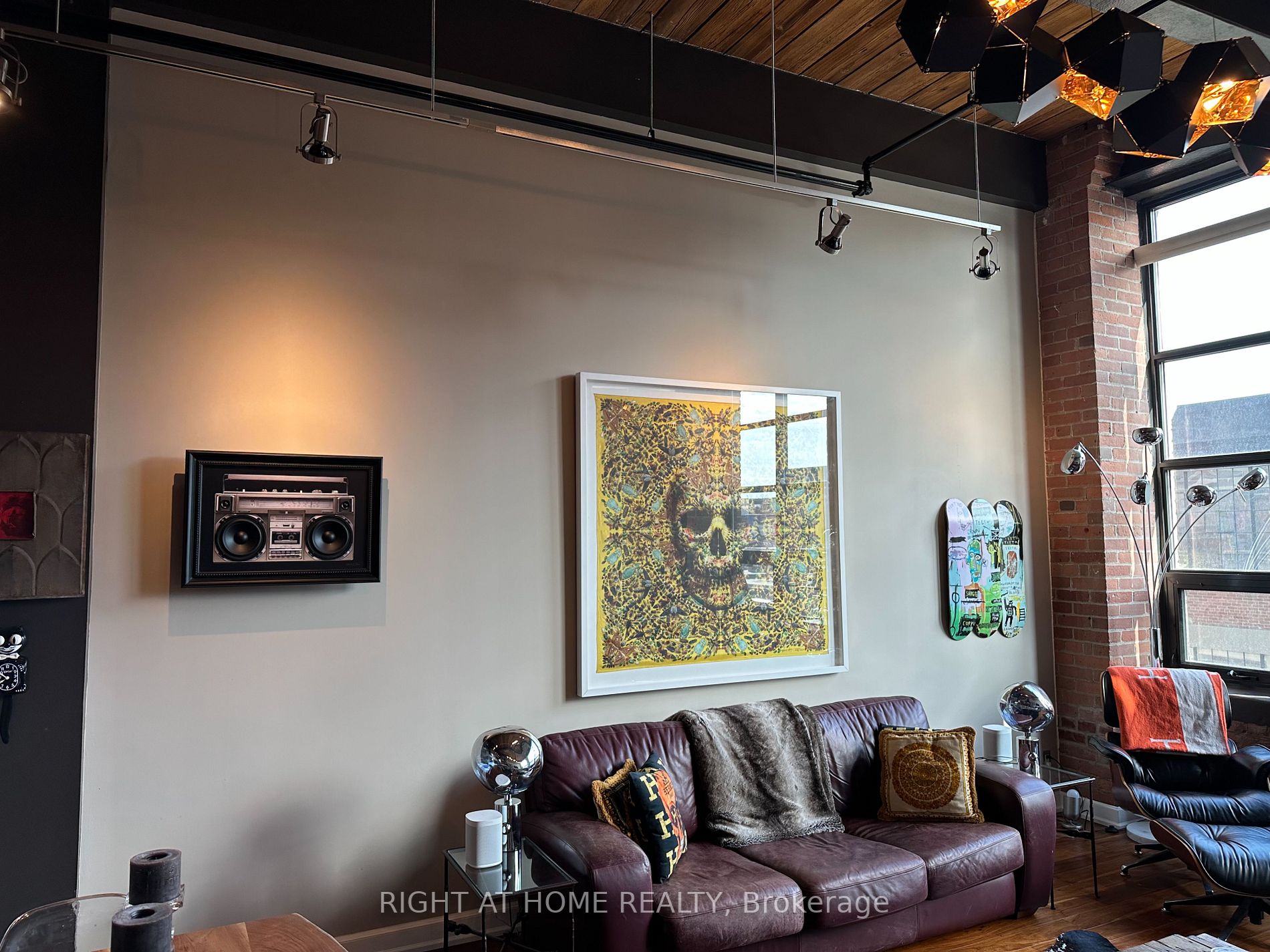 43 Hanna Ave 317