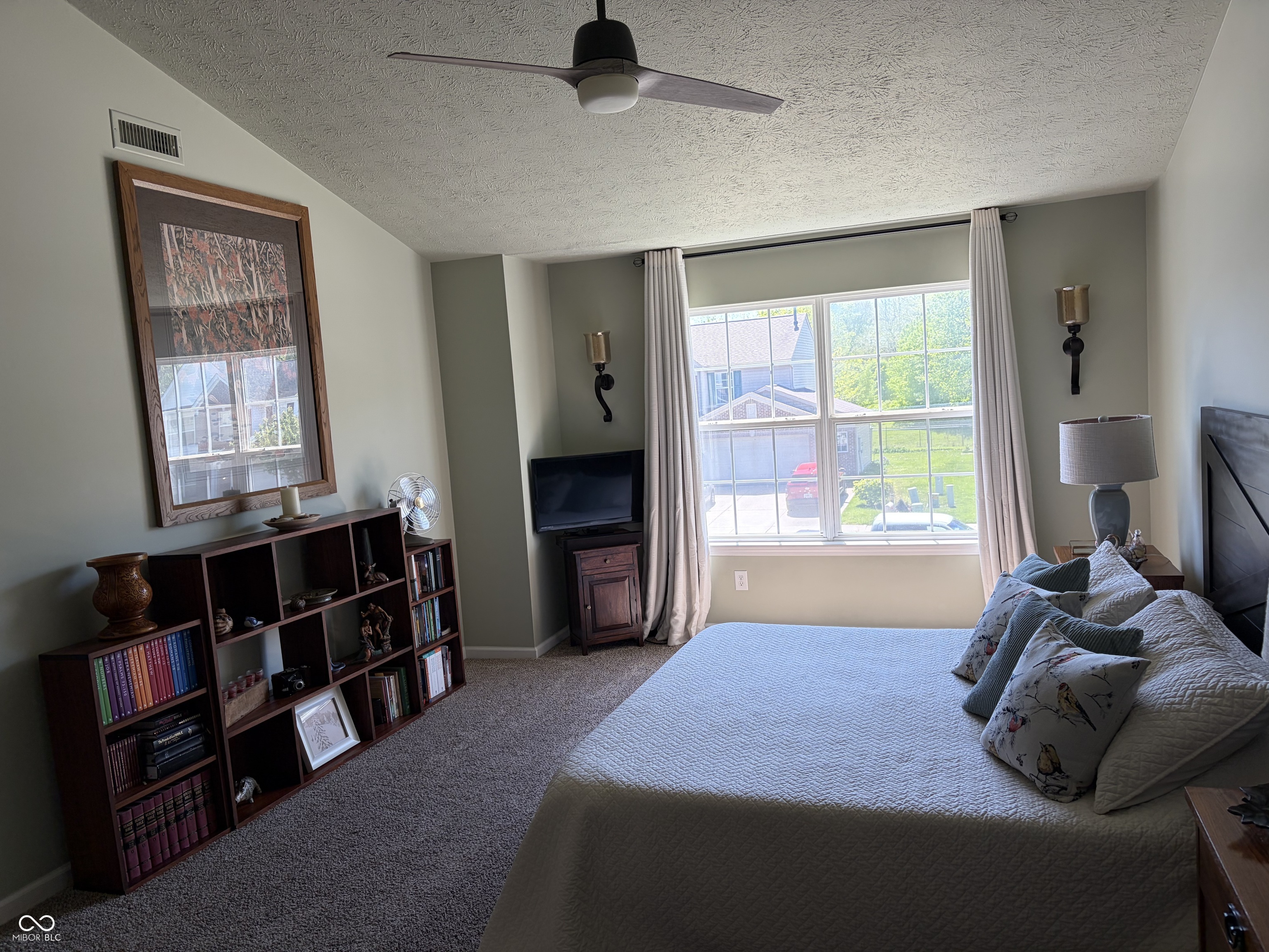 5752 Columbia Circle S