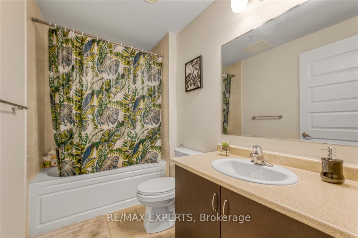 1105 E Leger Way 527