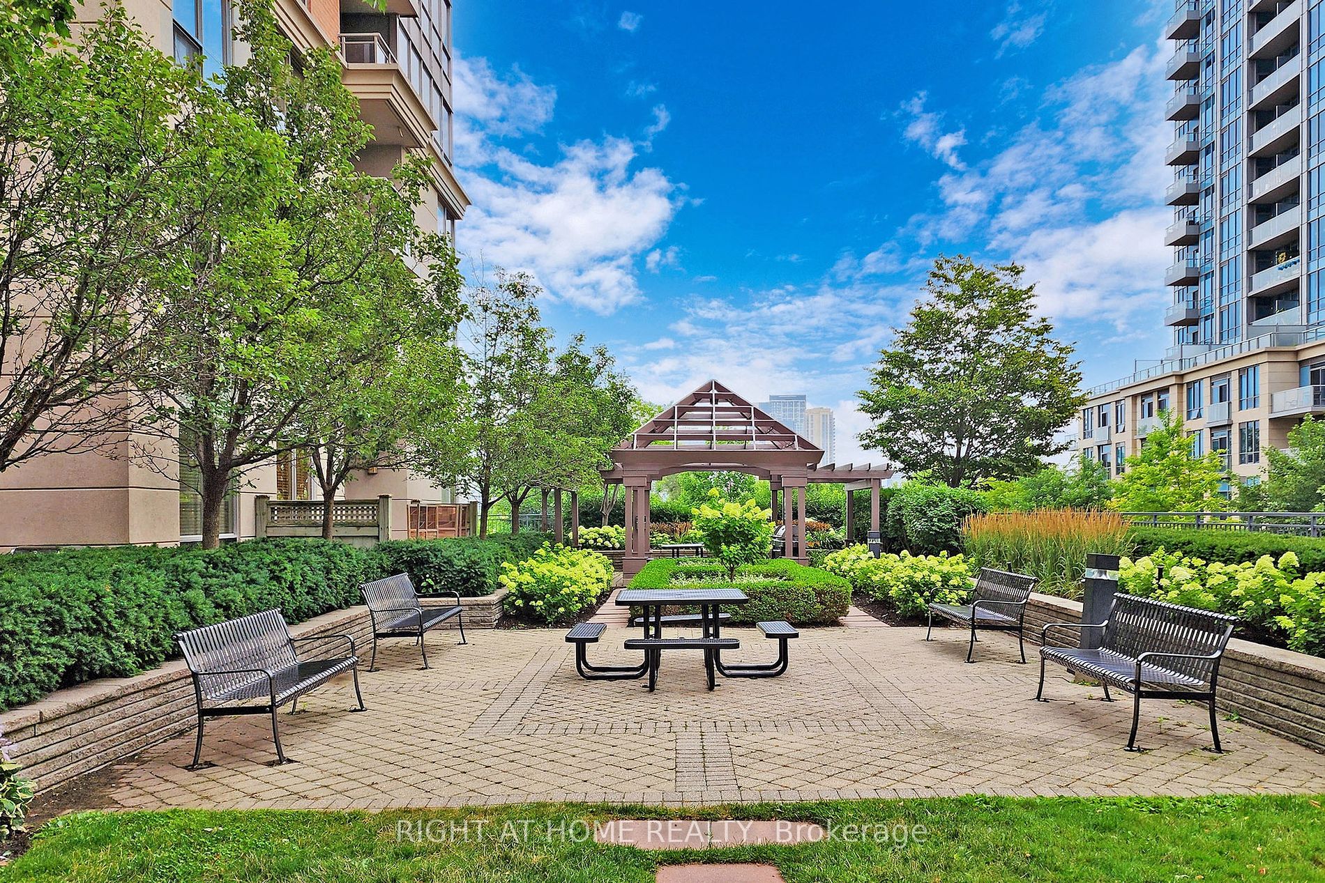 5233 Dundas St W St 1927