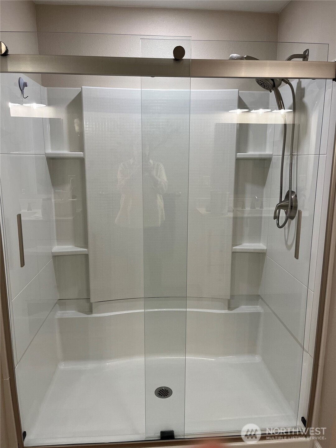 102 N Narwhal Loop NW