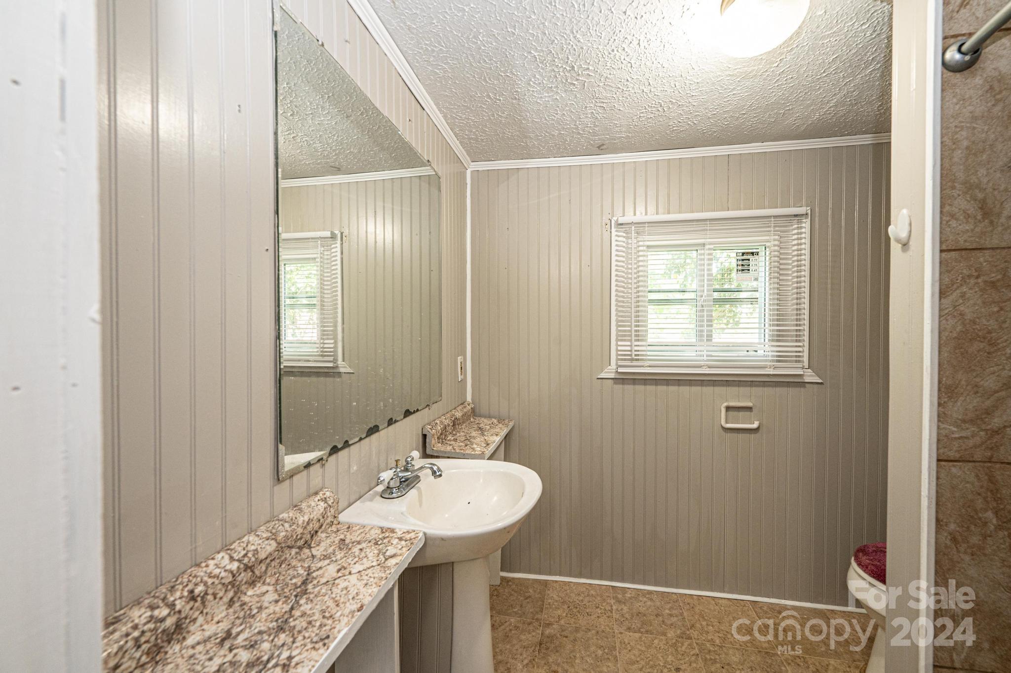 612 Center Street NW