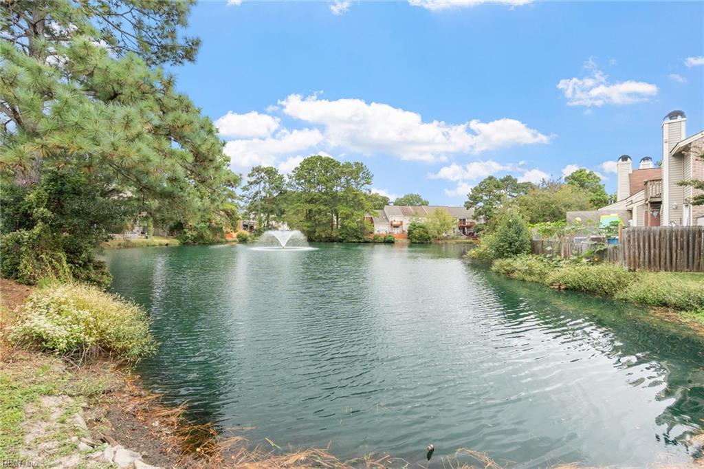 745 S Lake Circle, Chesapeake, VA 