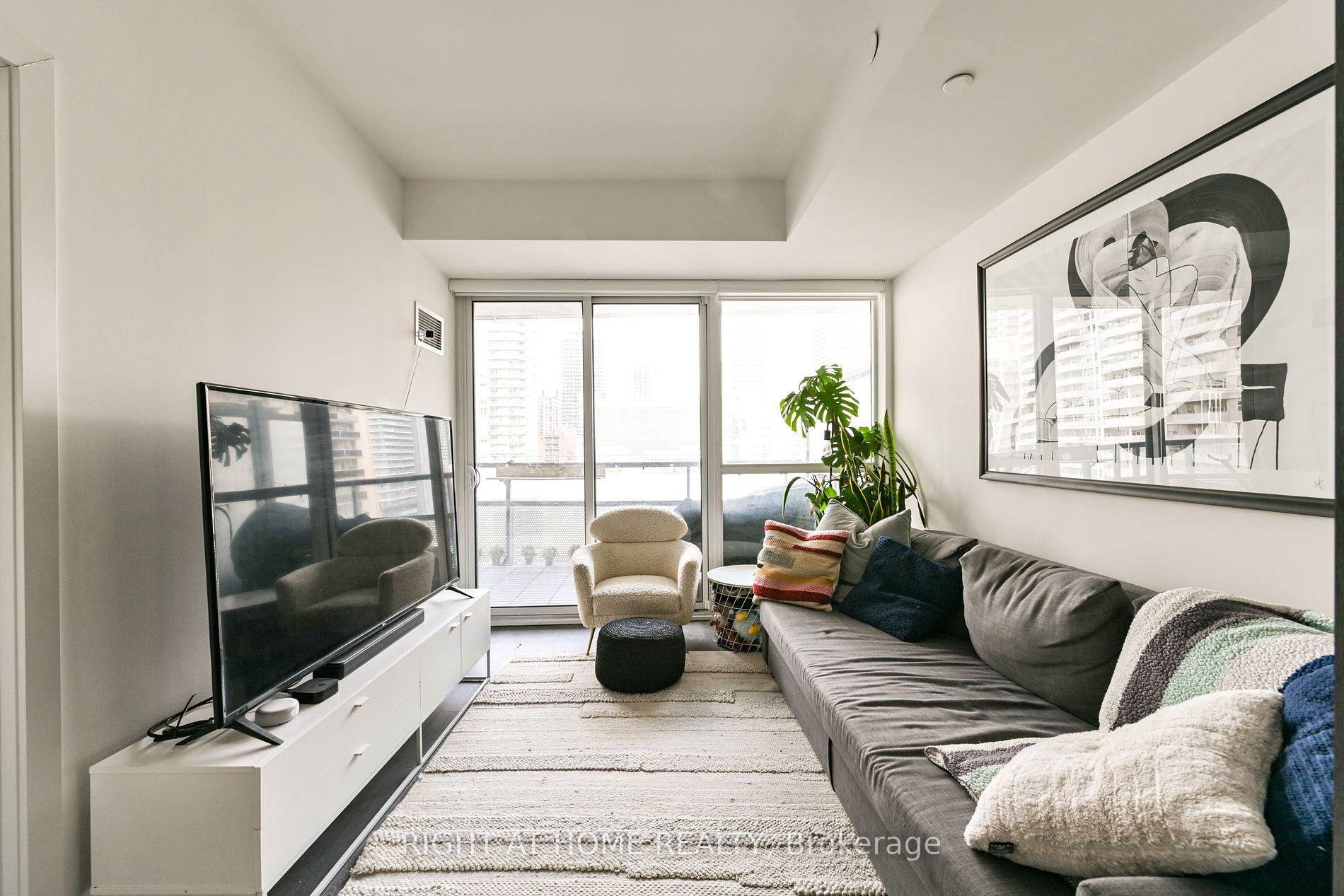 11 Lillian St 1008