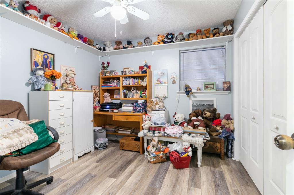 1004 Holiday Circle