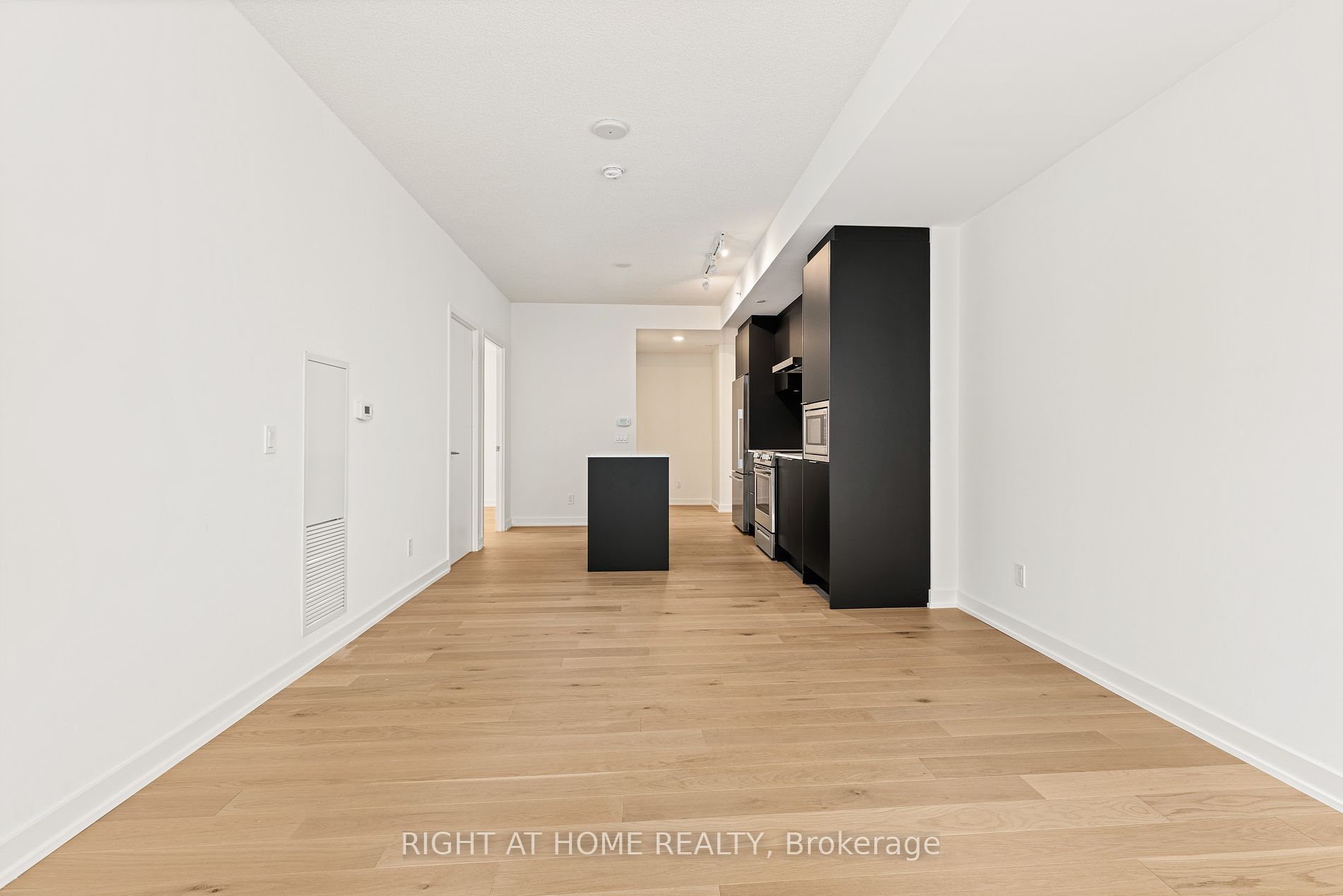 25 E Richmond St 315