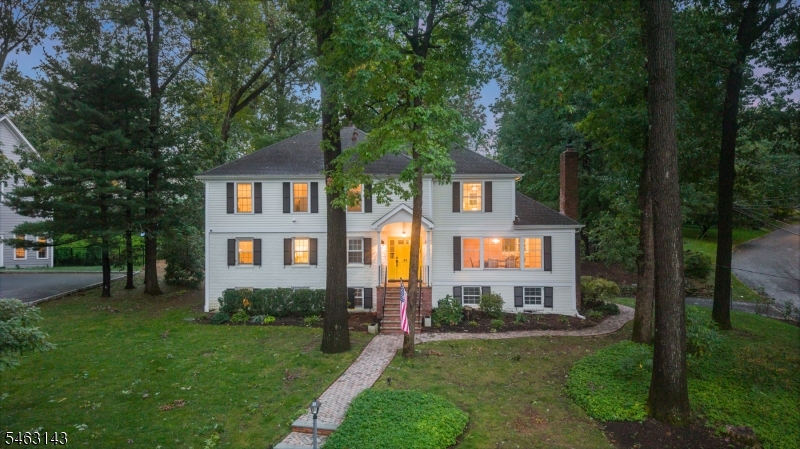 49 Van Houton Ave