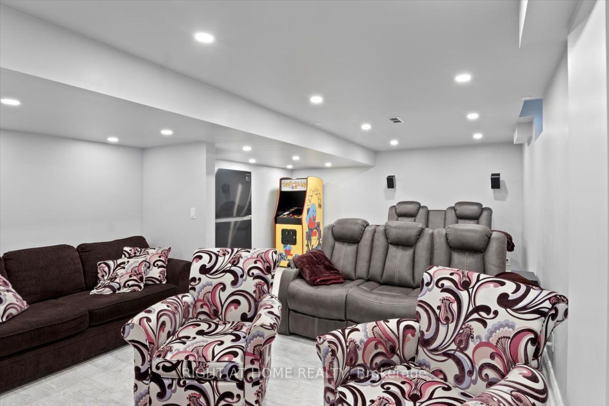 16 Ashbury Blvd