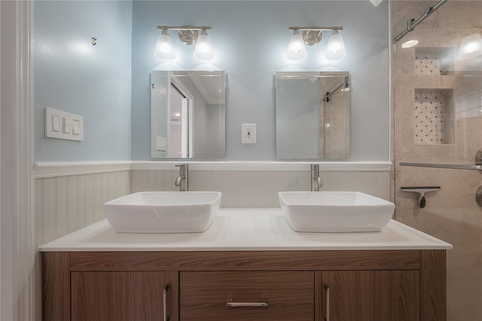 1303 E Clifton Street