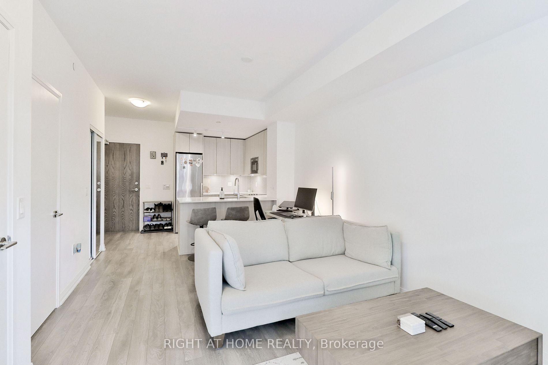99 Eagle Rock Way 832