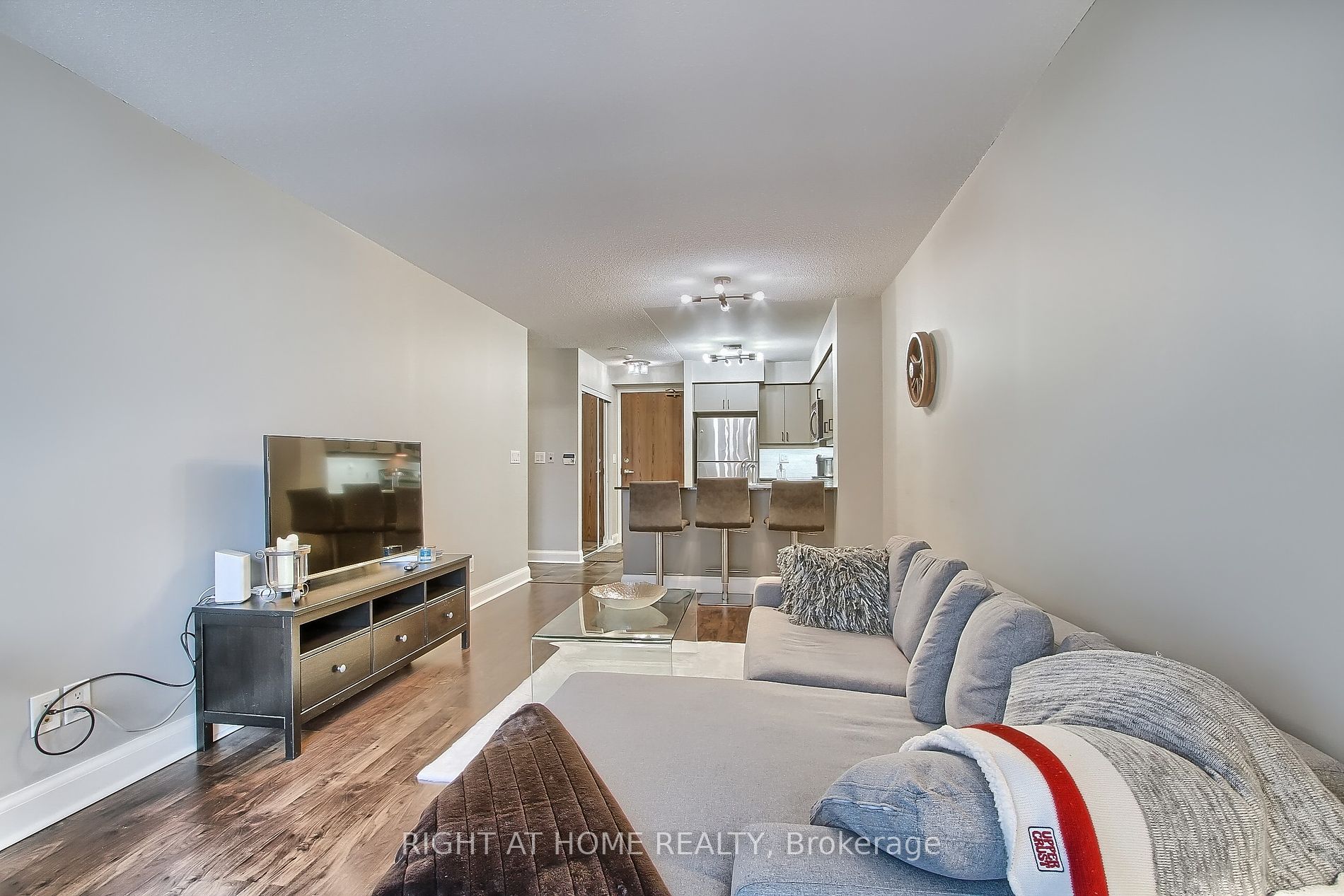 185 Oneida Cres 709